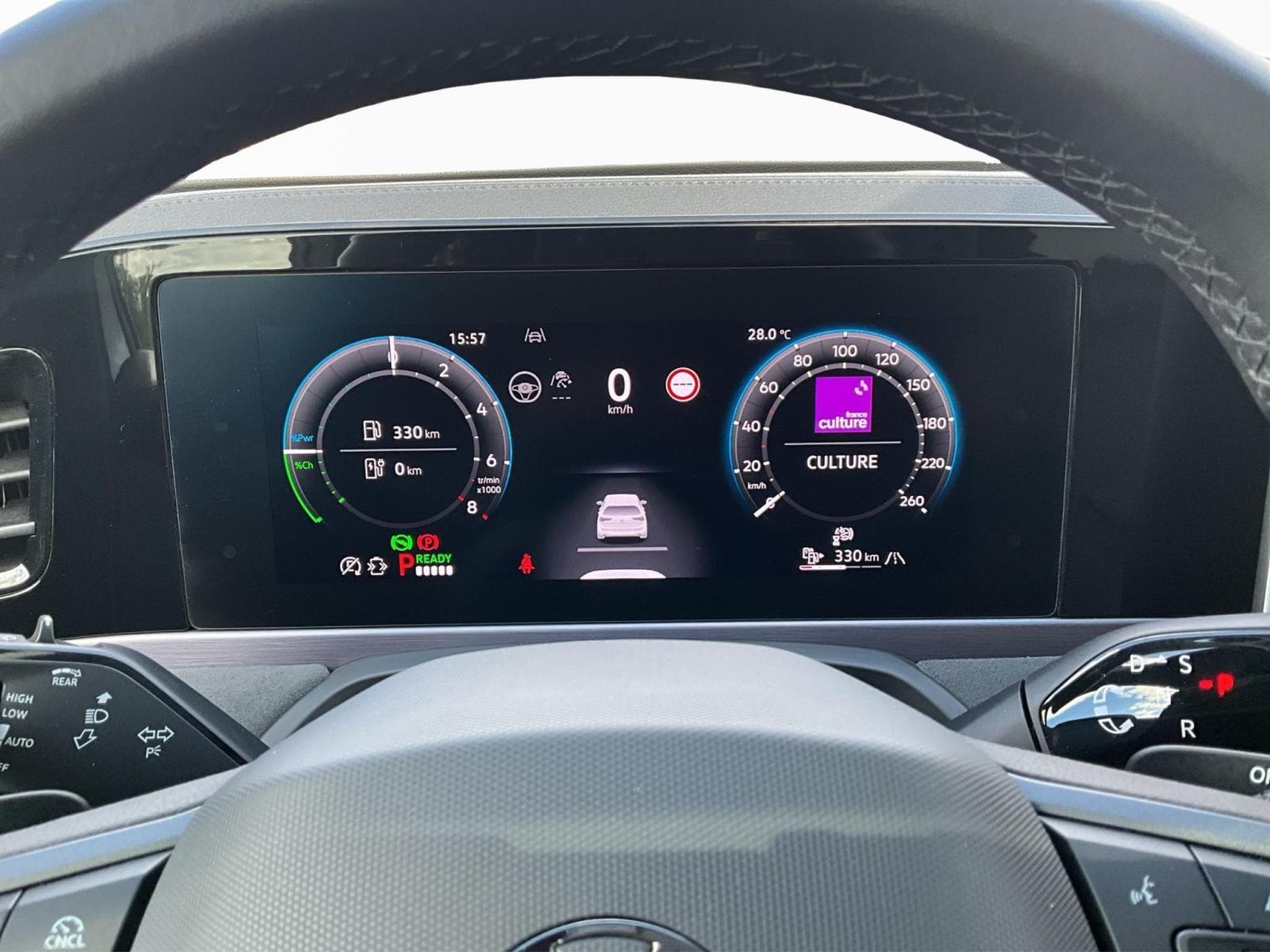 VW Passat R-Line+DSG+PHEV+IQ-Drive+Pano+AHK (2025) - Photo 11