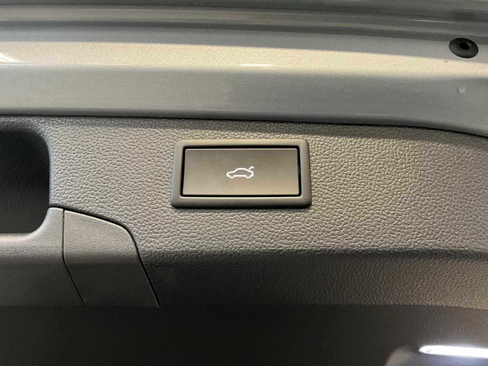 VW Passat R-Line+DSG+PHEV+IQ-Drive+Pano+AHK (2025) - Photo 20