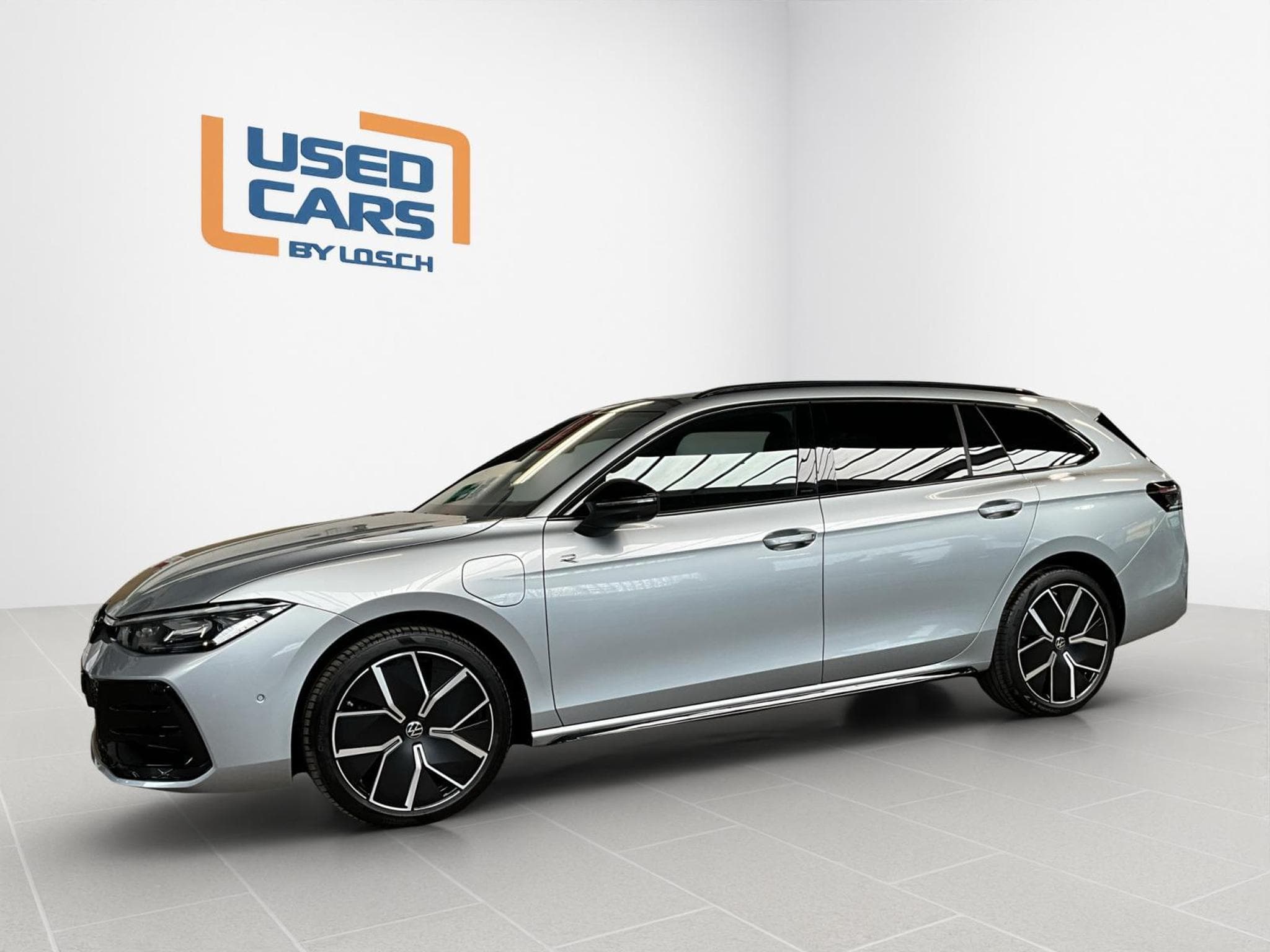 VW Passat R-Line+DSG+PHEV+IQ-Drive+Pano+AHK (2025) - Photo 4