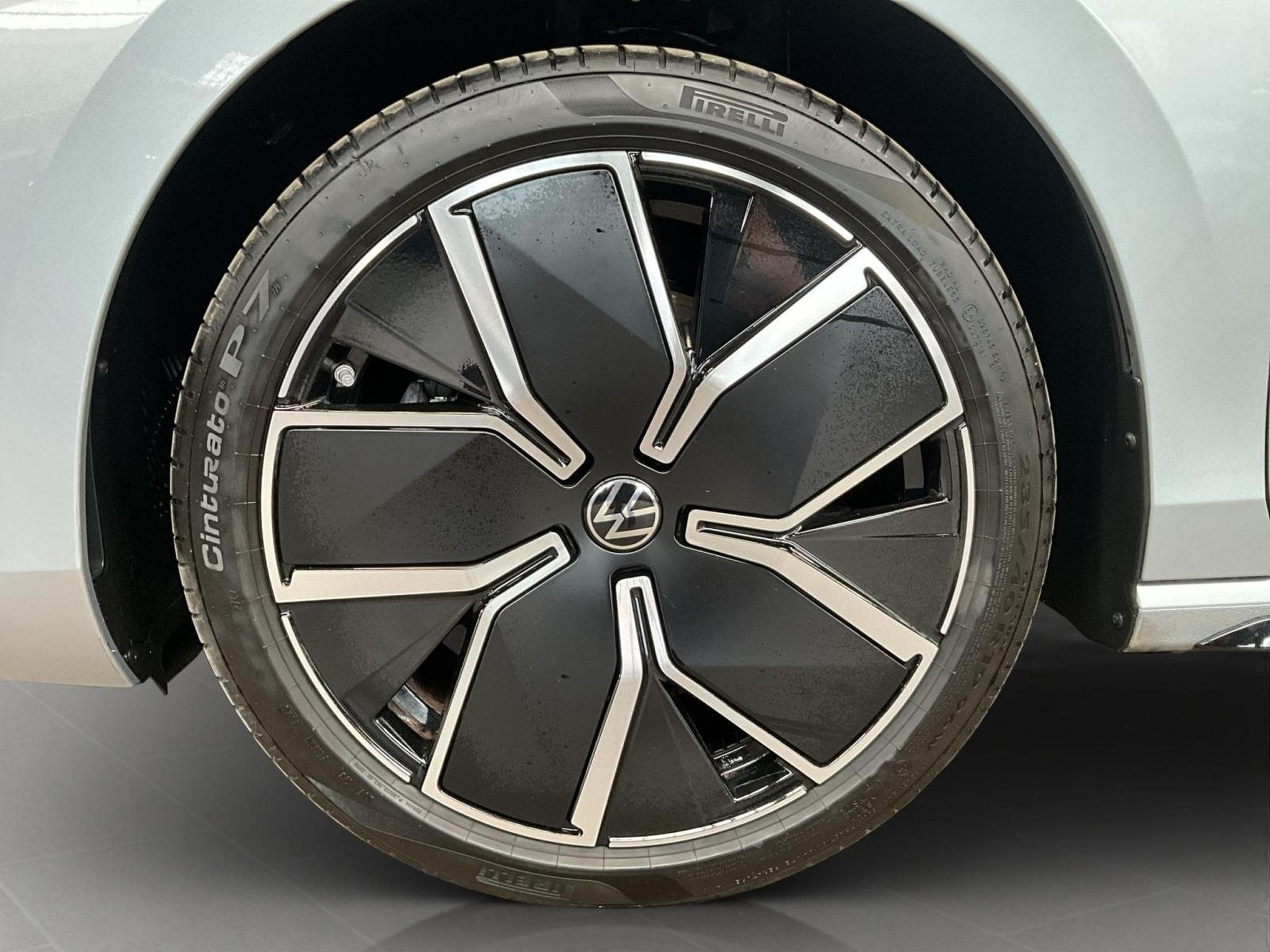 VW Passat R-Line+DSG+PHEV+IQ-Drive+Pano+AHK (2025) - Photo 8