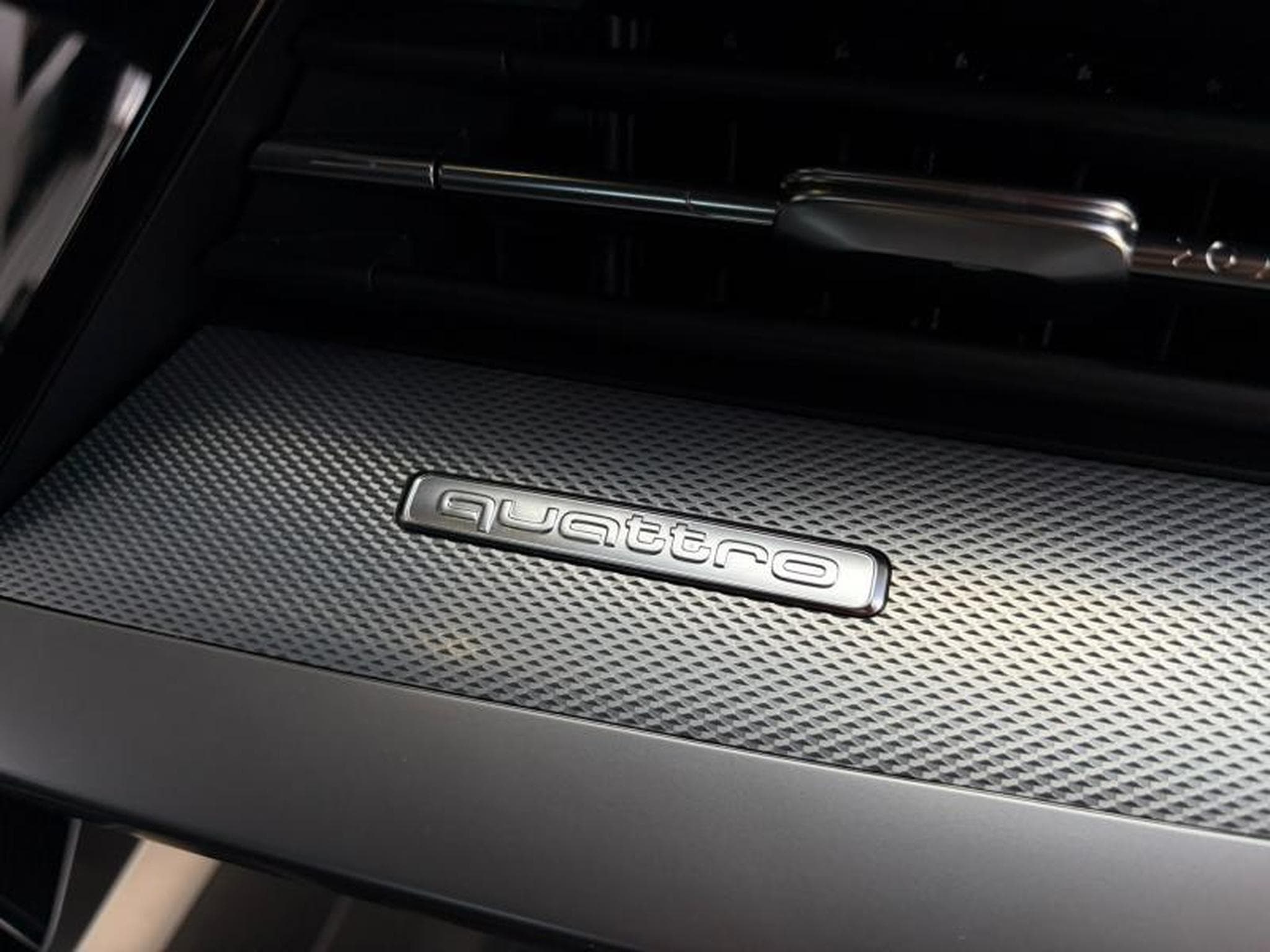 Audi S3 Sportback QUATTRO Sièges chauffants/ Apple Carplay/ Digital (2024) - Photo 10
