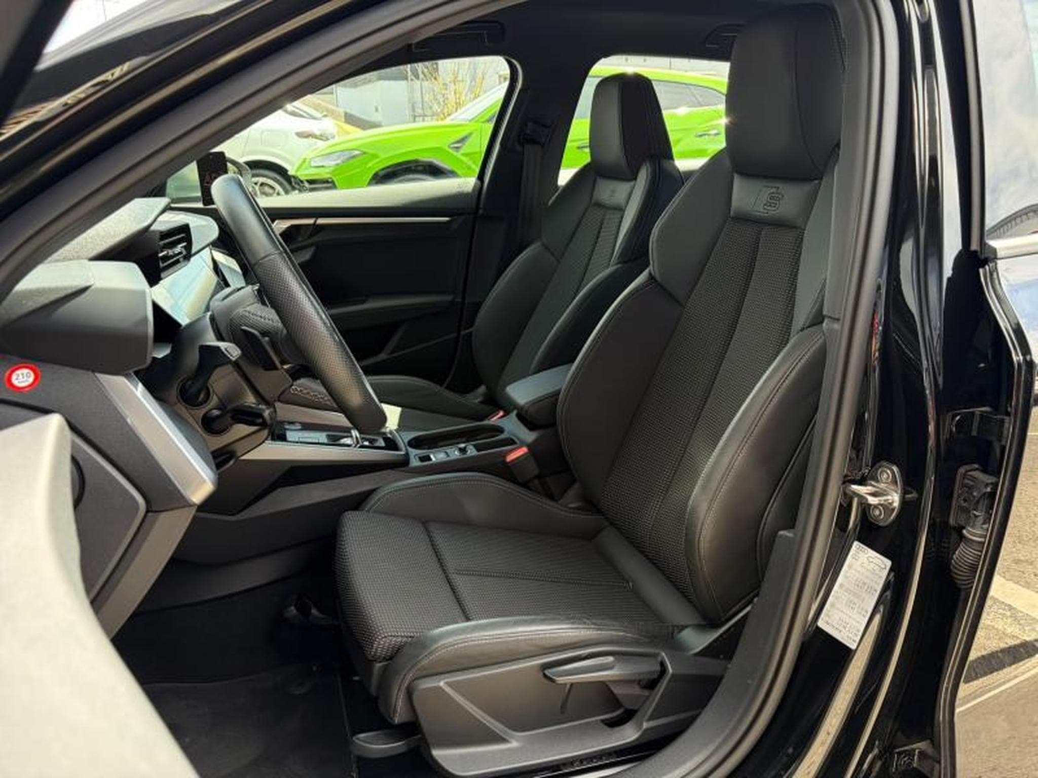 Audi S3 Sportback QUATTRO Sièges chauffants/ Apple Carplay/ Digital (2024) - Photo 8