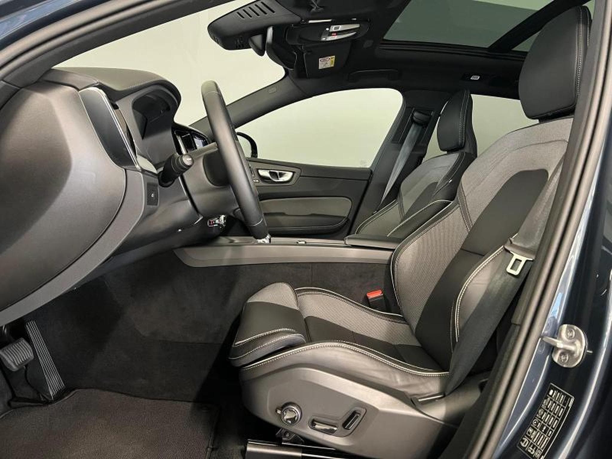 Volvo XC60 Ultra Dark (2025) - Foto 10