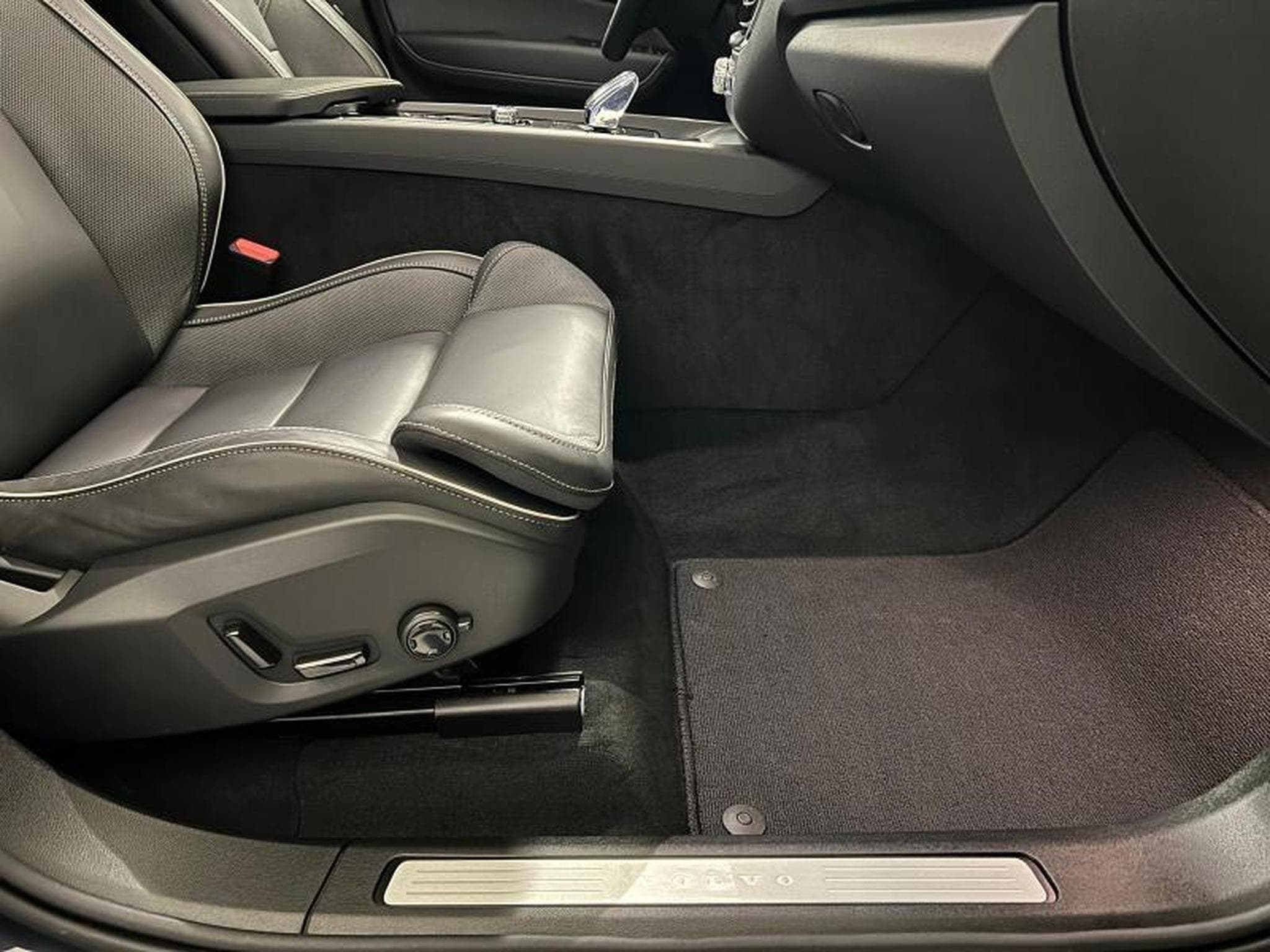 Volvo XC60 Ultra Dark (2025) - Foto 15