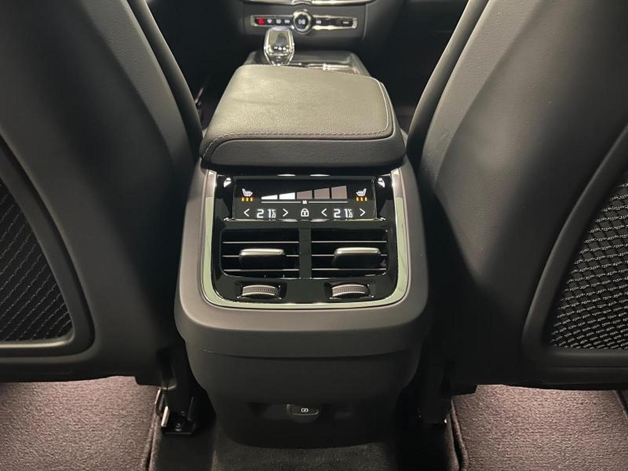 Volvo XC60 Ultra Dark (2025) - Foto 18