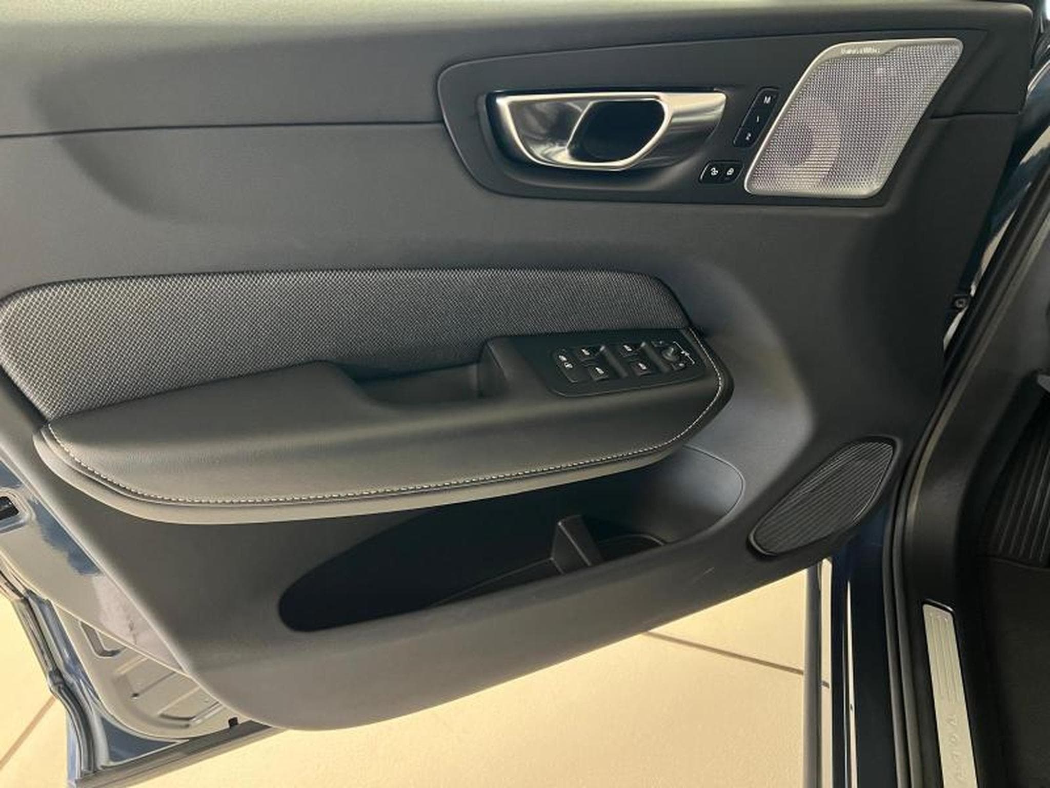 Volvo XC60 Ultra Dark (2025) - Foto 20