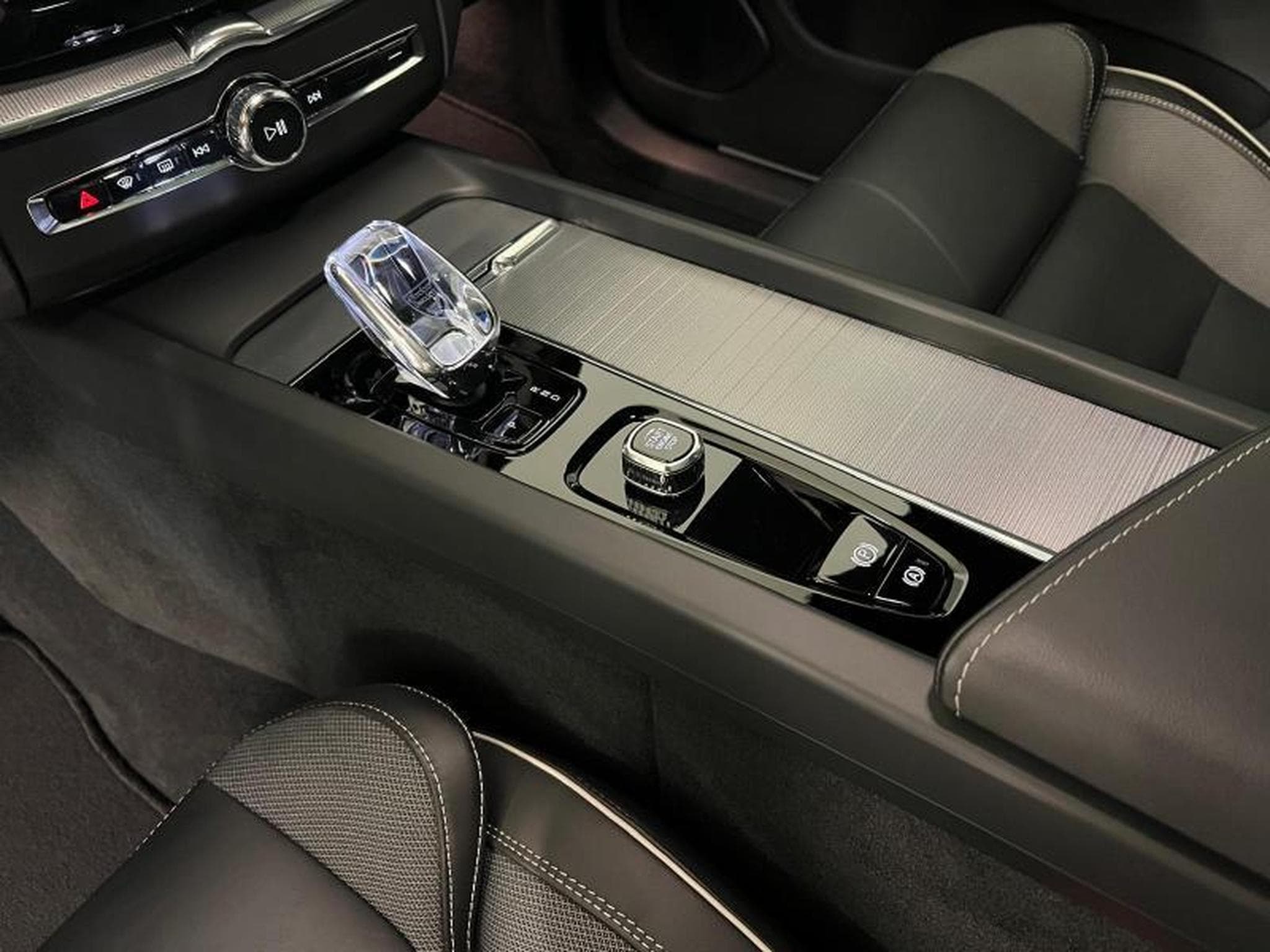 Volvo XC60 Ultra Dark (2025) - Foto 8