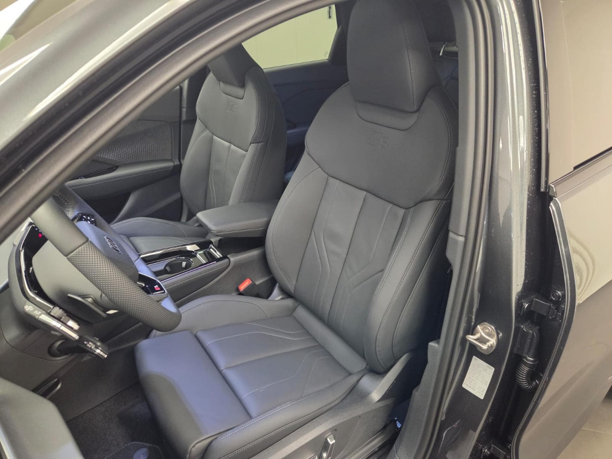 Audi Q3 SUV S Line 195 kW / 265 CV TFSI quattro S tronic (2026) - Foto 2