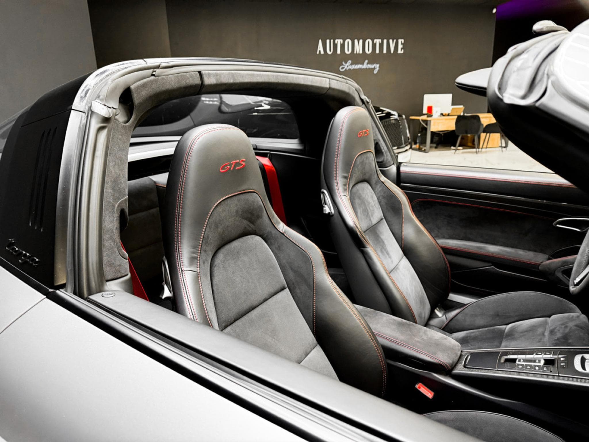 Porsche 911 991.2 Targa 4 GTS / 1ST HAND / NEW SERVICE (2019) - Photo 13