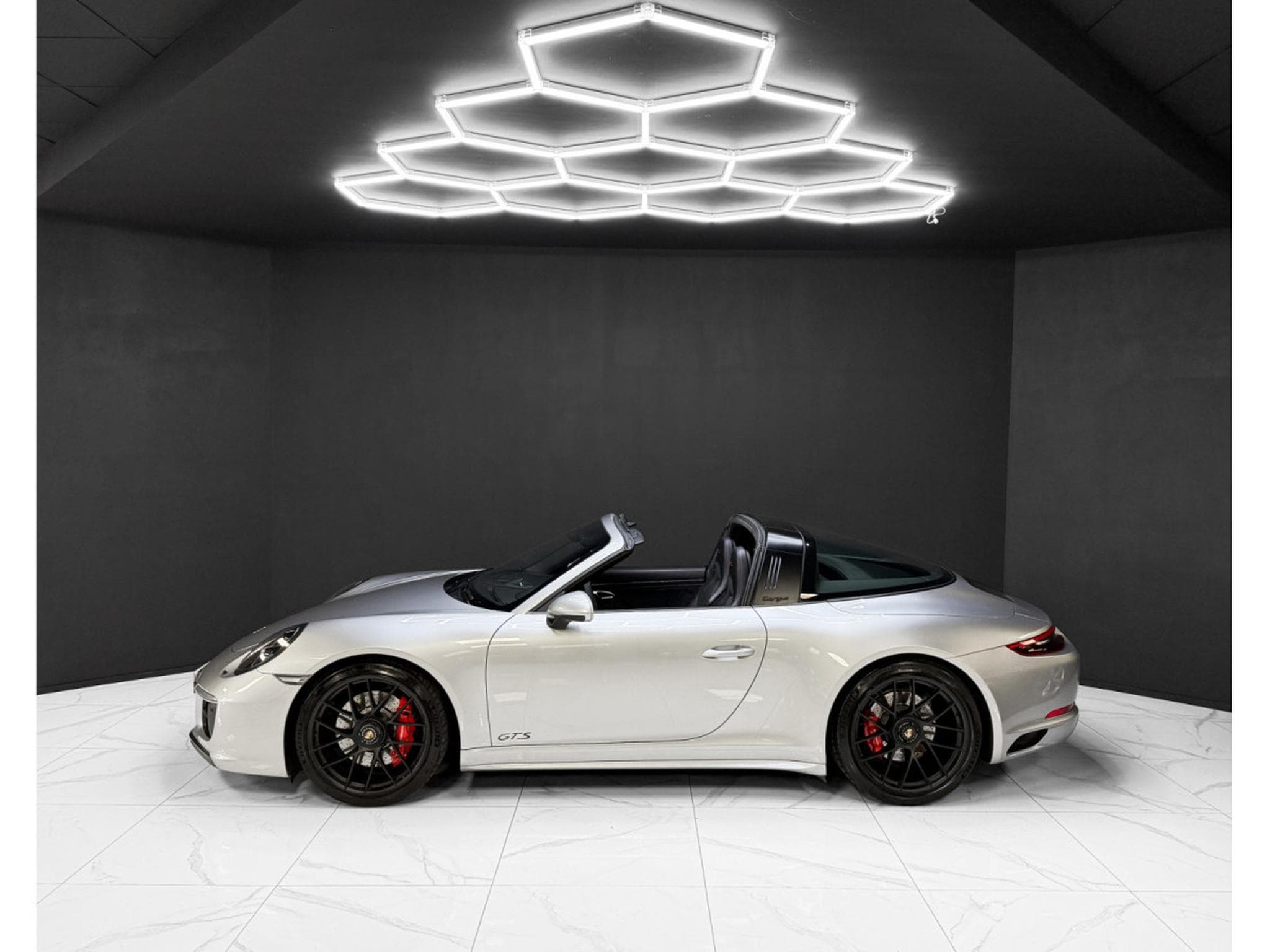 Porsche 911 991.2 Targa 4 GTS / 1ST HAND / NEW SERVICE (2019) - Photo 2