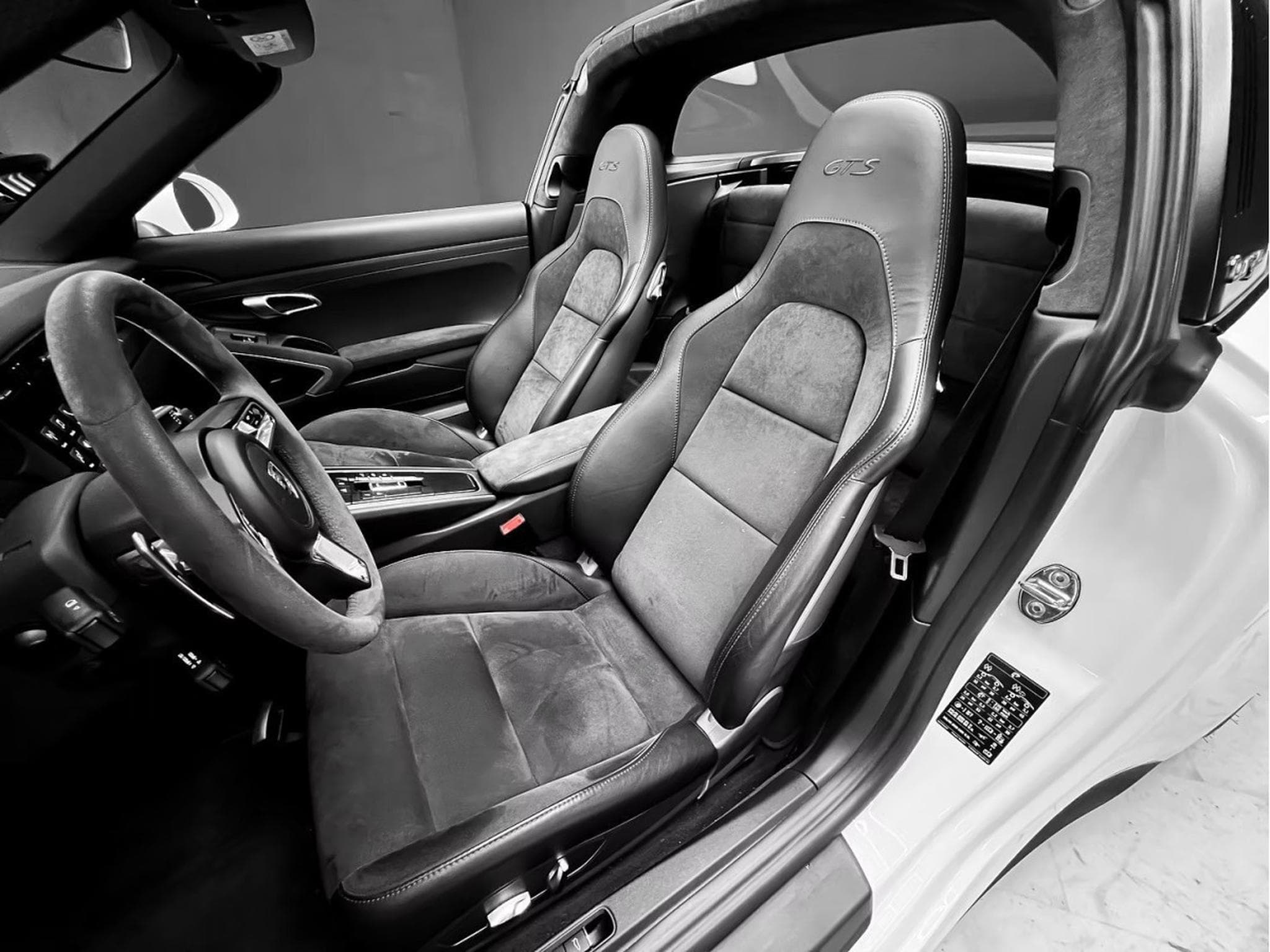 Porsche 911 991.2 Targa 4 GTS / APPROVED / NEW SERVICE (2018) - Photo 12