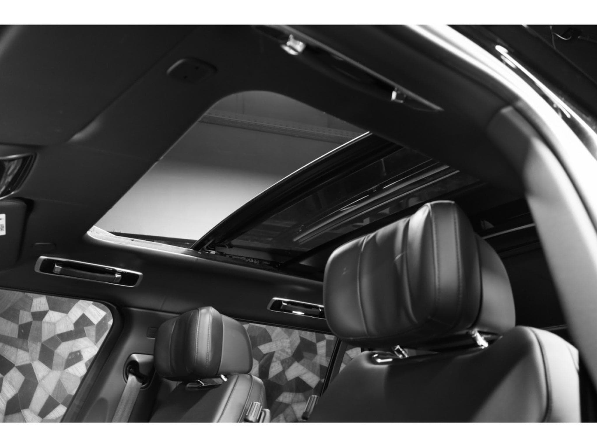 Land-Rover Range Rover P530 4.4 V8 LWB AUTOBIOGRAPHY - 7 PLACES (2024) - Photo 18