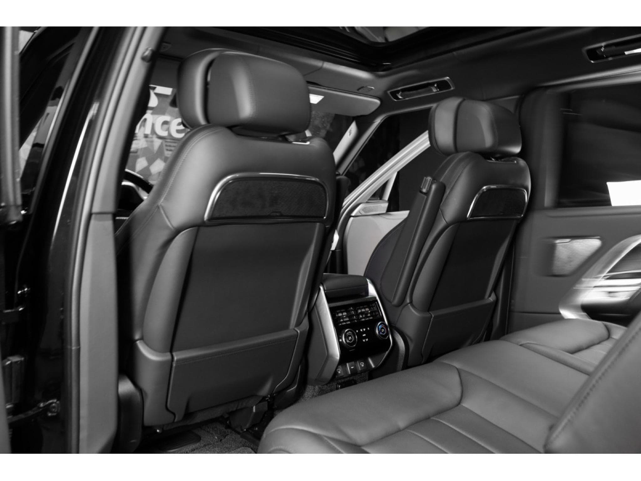 Land-Rover Range Rover P530 4.4 V8 LWB AUTOBIOGRAPHY - 7 PLACES (2024) - Photo 26