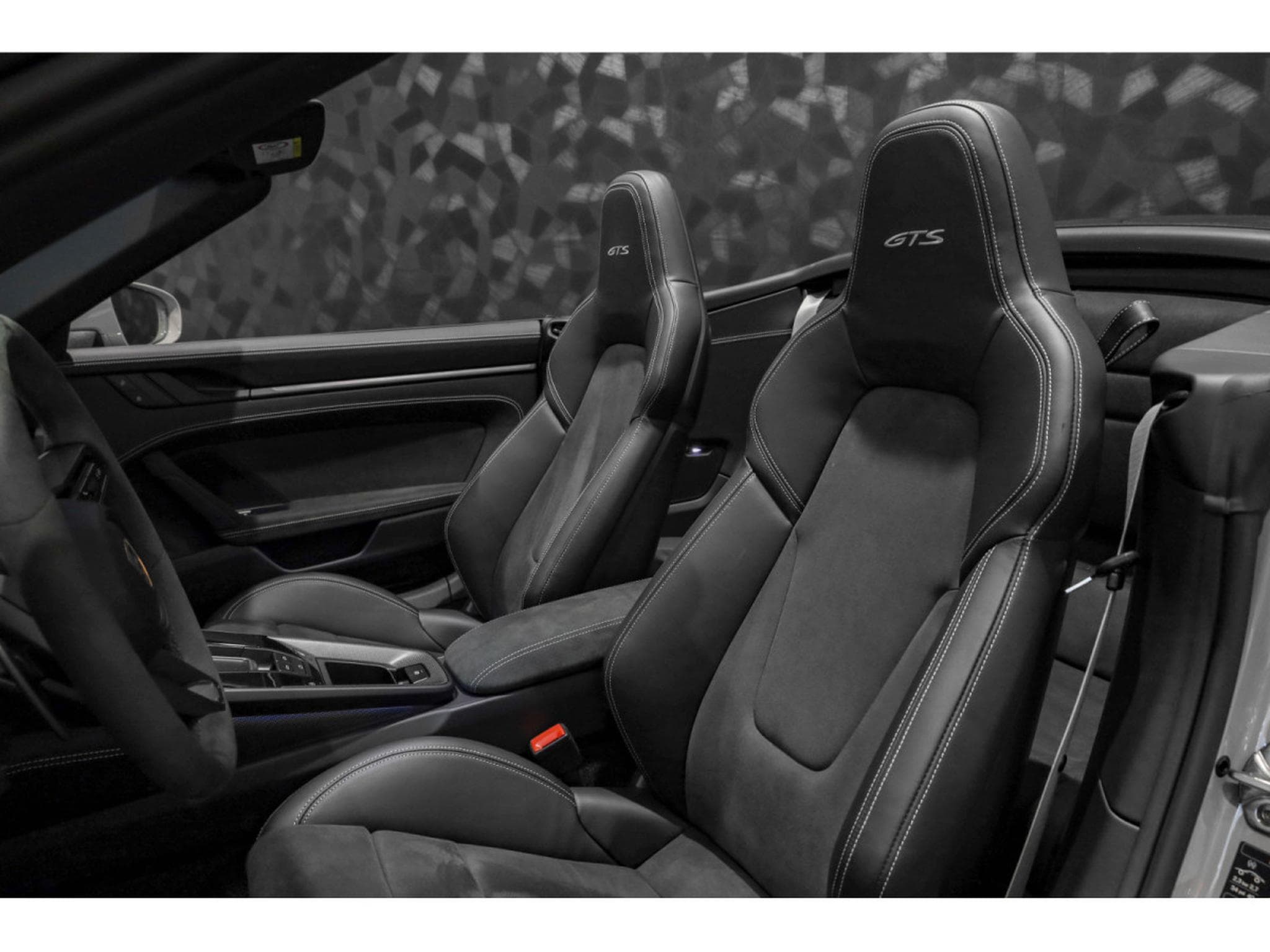 Porsche 911 992.1 CARRERA 4 GTS CABRIOLET PDK (2024) - Photo 10
