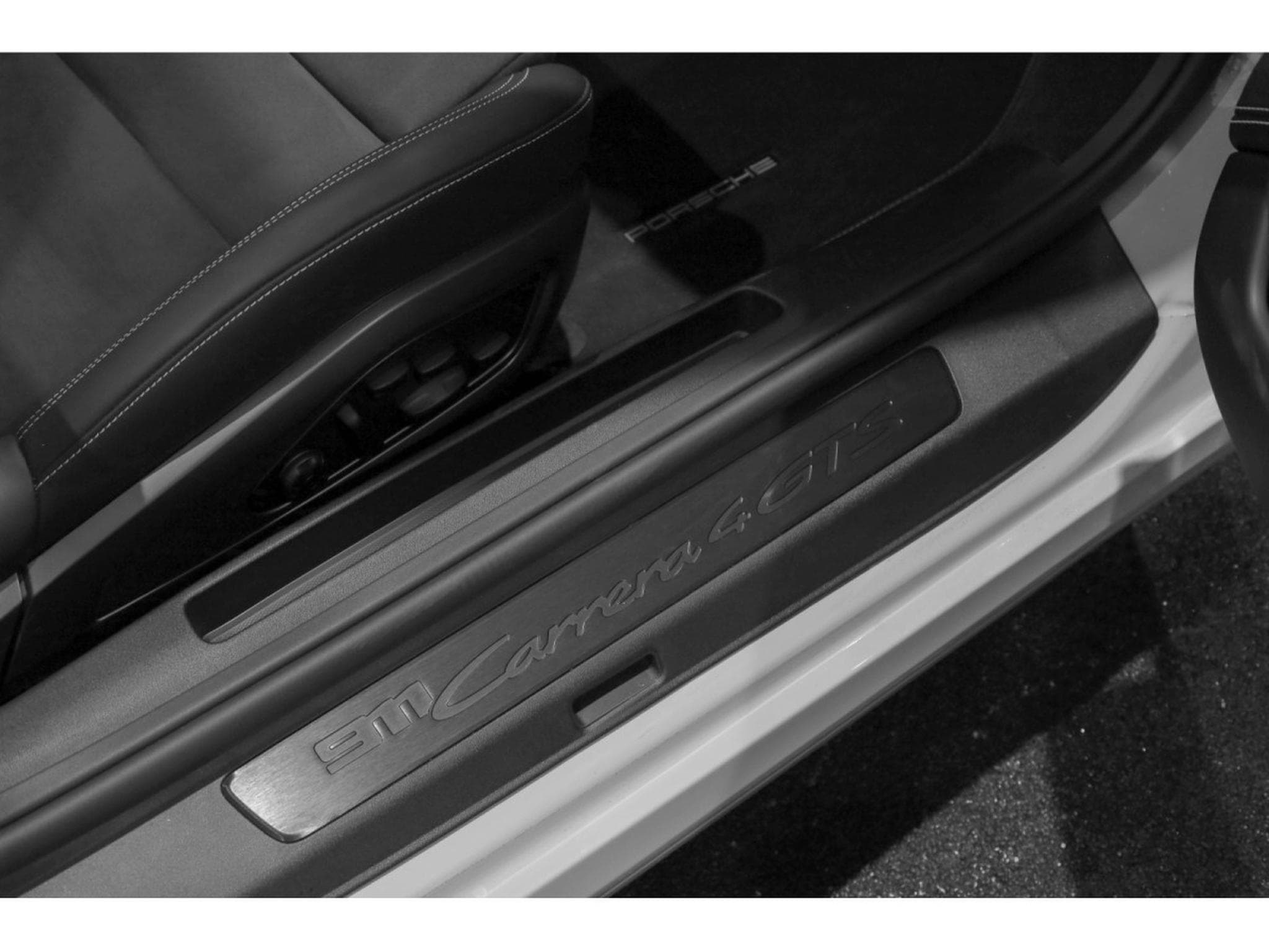 Porsche 911 992.1 CARRERA 4 GTS CABRIOLET PDK (2024) - Photo 26