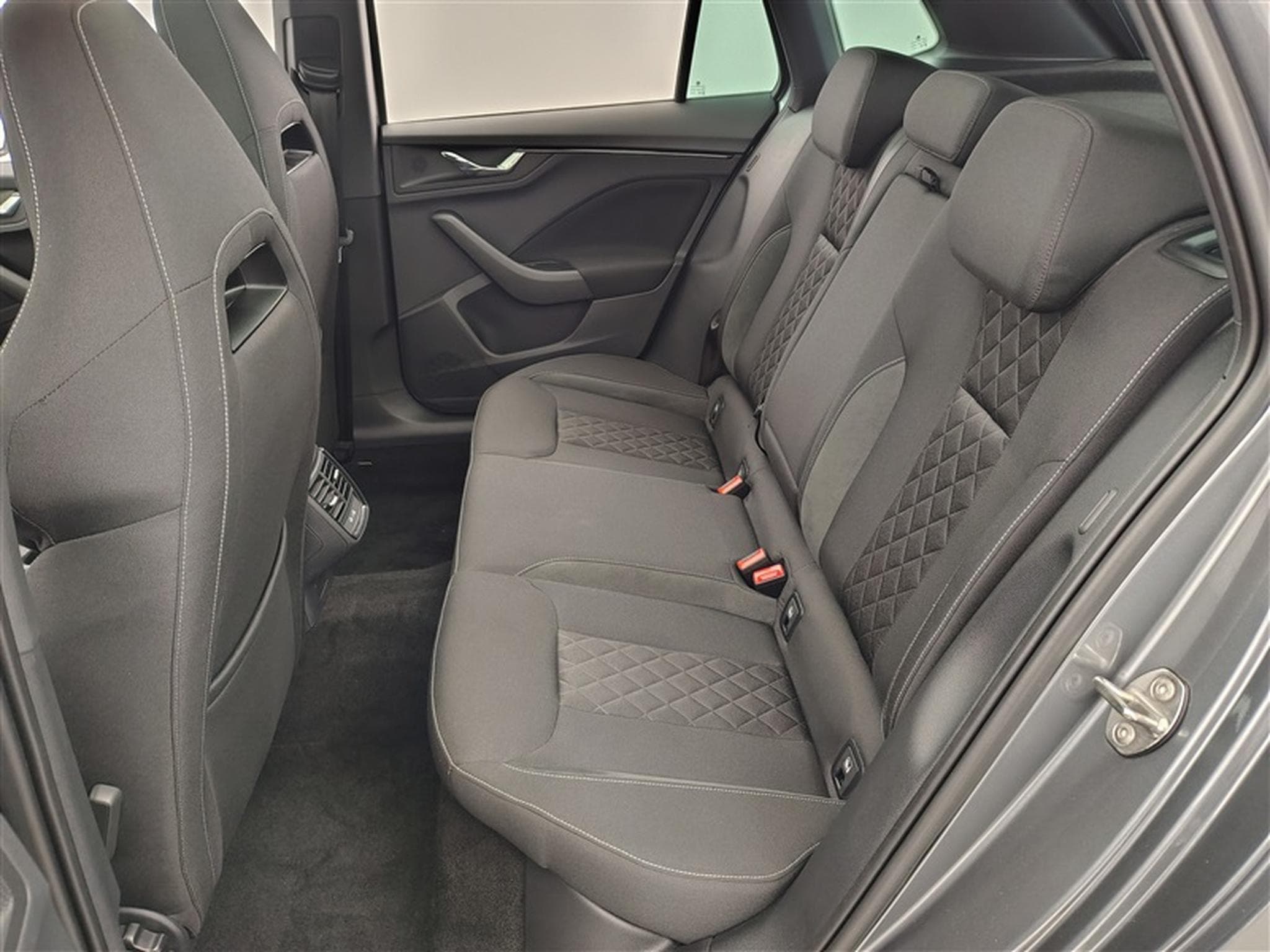 Skoda Kamiq 1.0 TSI Ambition°NAV°CARPLAY°FULL LED° S.CHAUF°CAM°PDC AV-AR (2022) - Photo 13