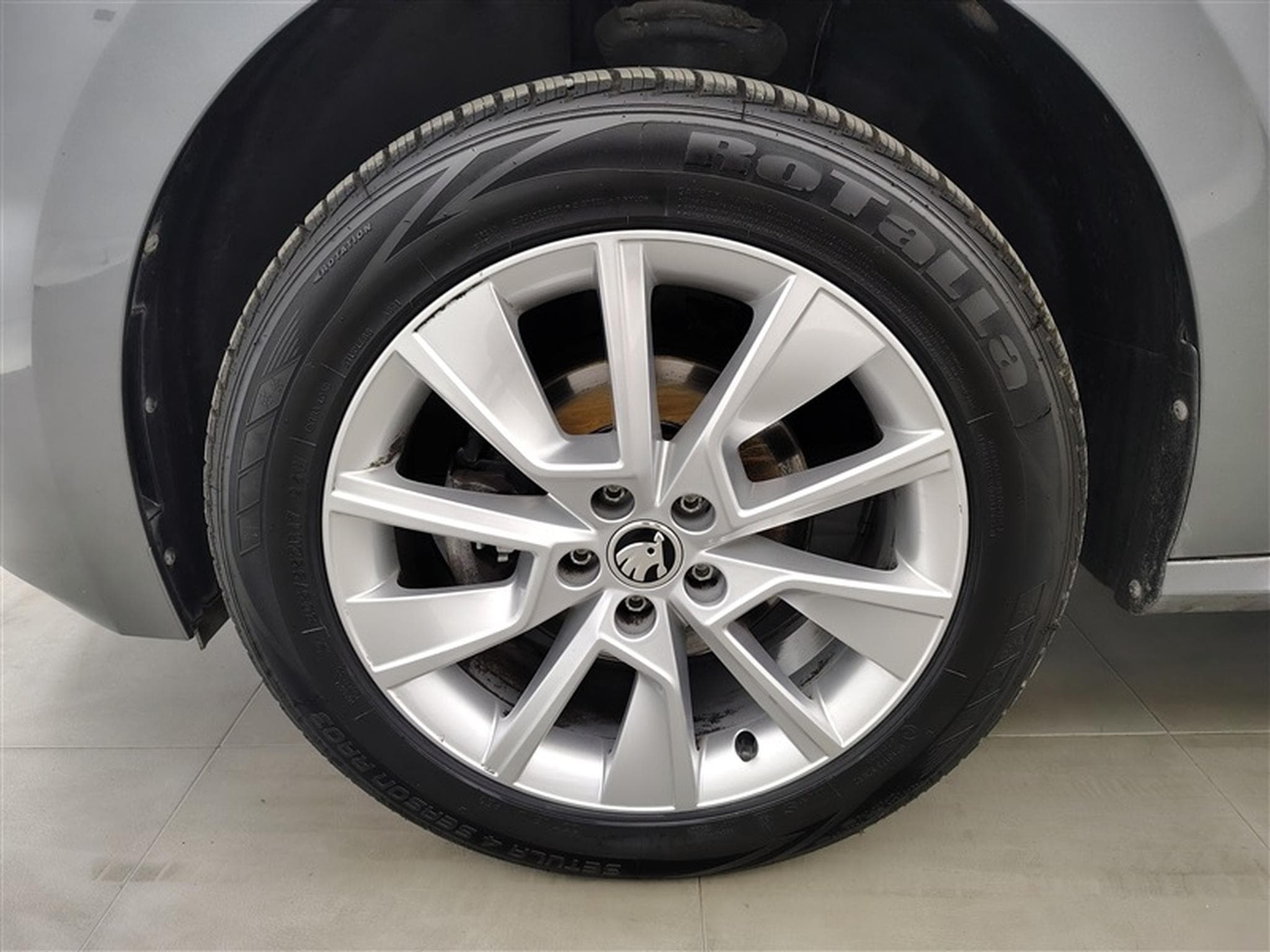 Skoda Kamiq 1.0 TSI Ambition°NAV°CARPLAY°FULL LED° S.CHAUF°CAM°PDC AV-AR (2022) - Photo 6