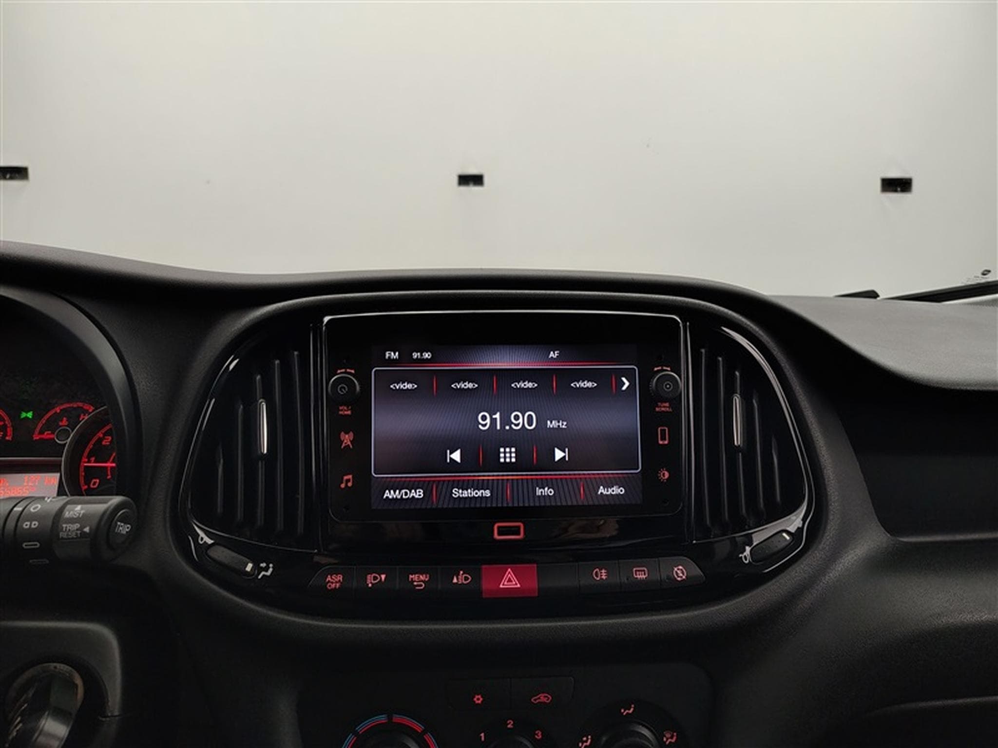 Fiat Doblo 1.6 MJET Cargo CLIM / CARPLAY (2023) - Photo 11