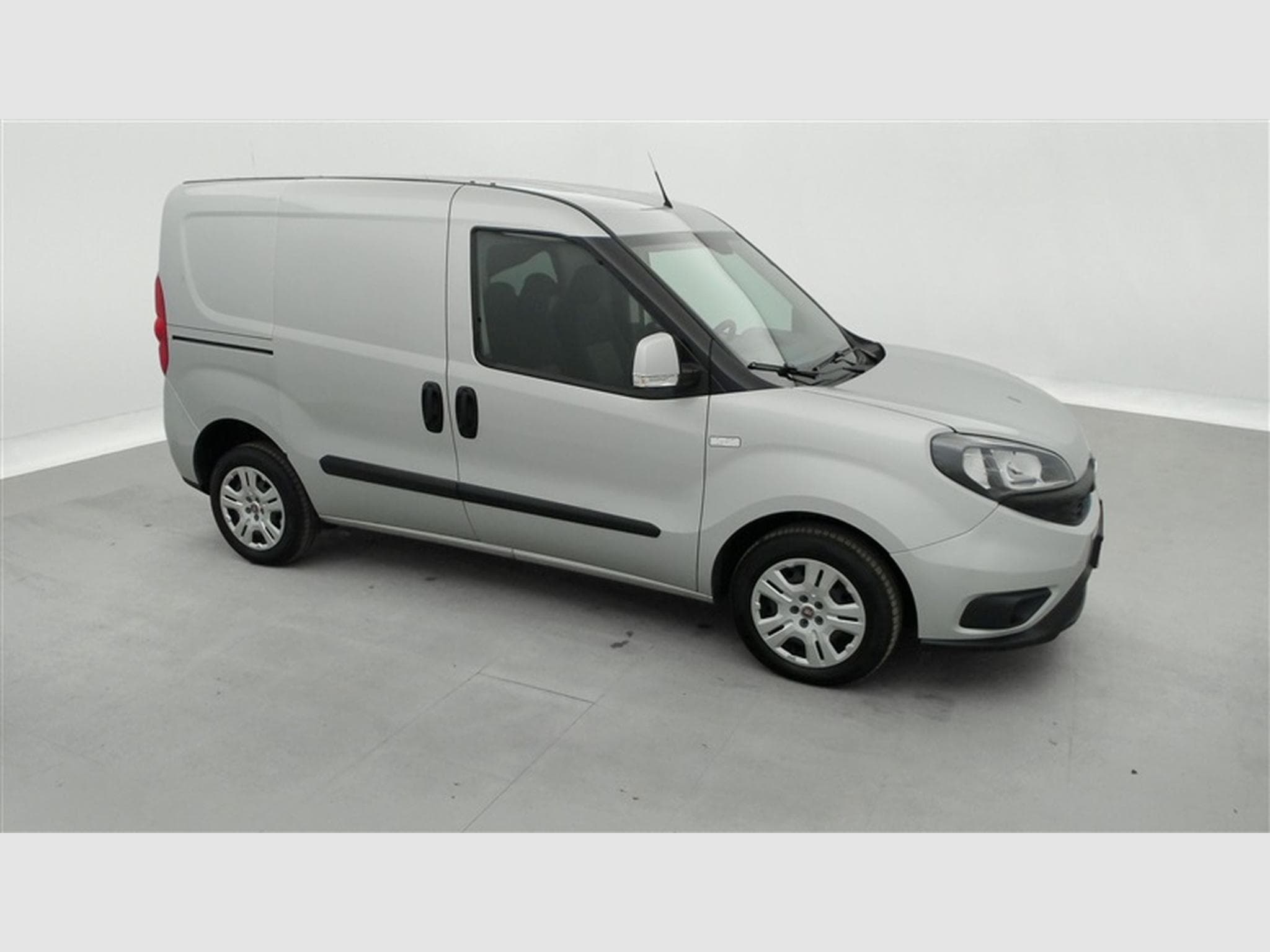 Fiat Doblo 1.6 MJET Cargo CLIM / CARPLAY (2023) - Photo 22