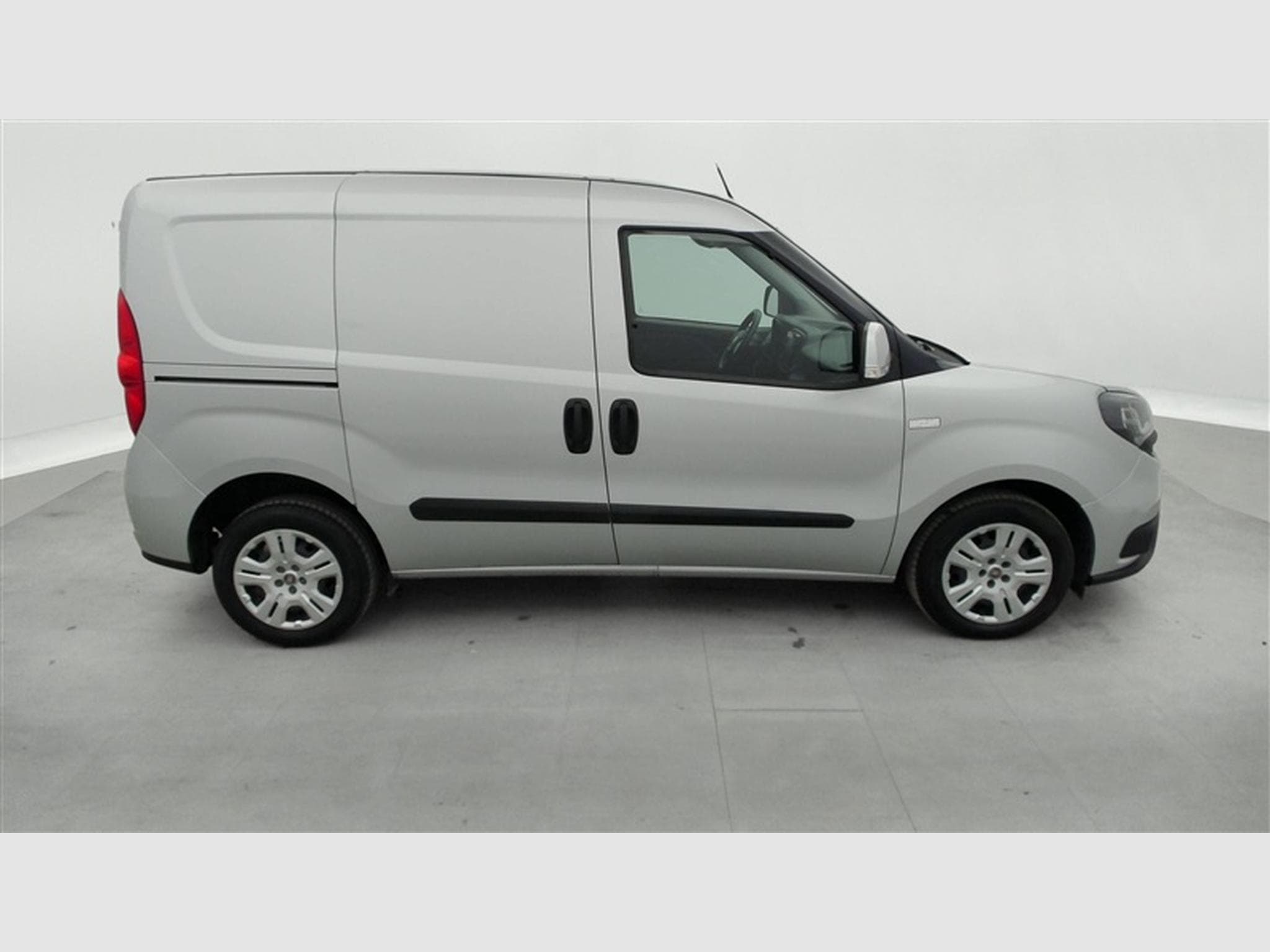 Fiat Doblo 1.6 MJET Cargo CLIM / CARPLAY (2023) - Photo 23