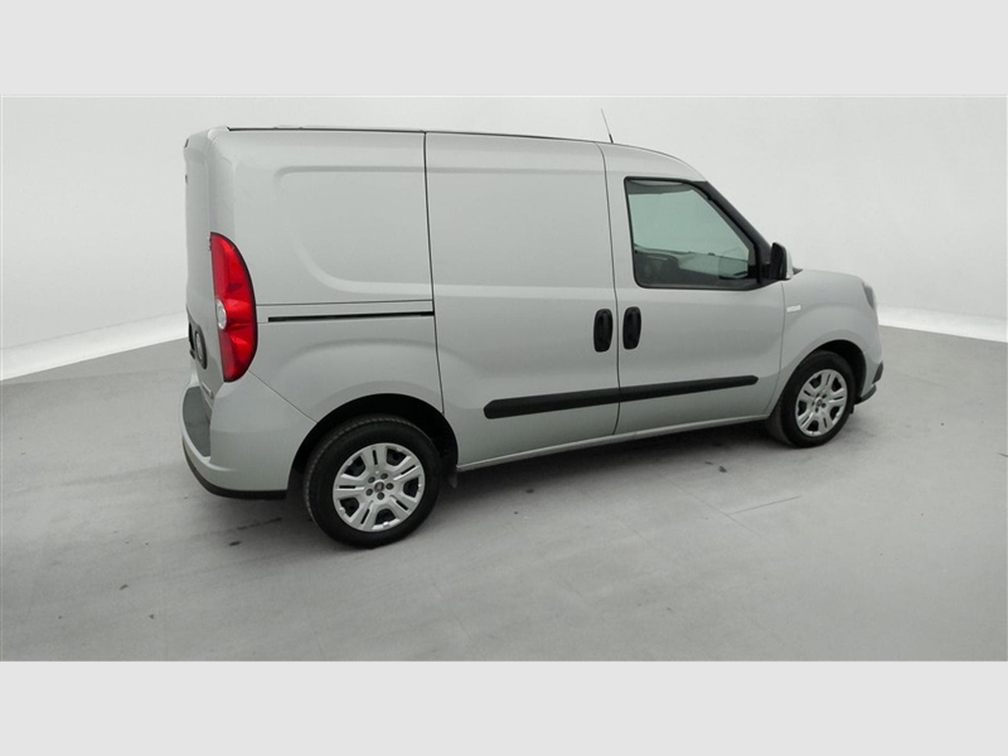 Fiat Doblo 1.6 MJET Cargo CLIM / CARPLAY (2023) - Photo 24