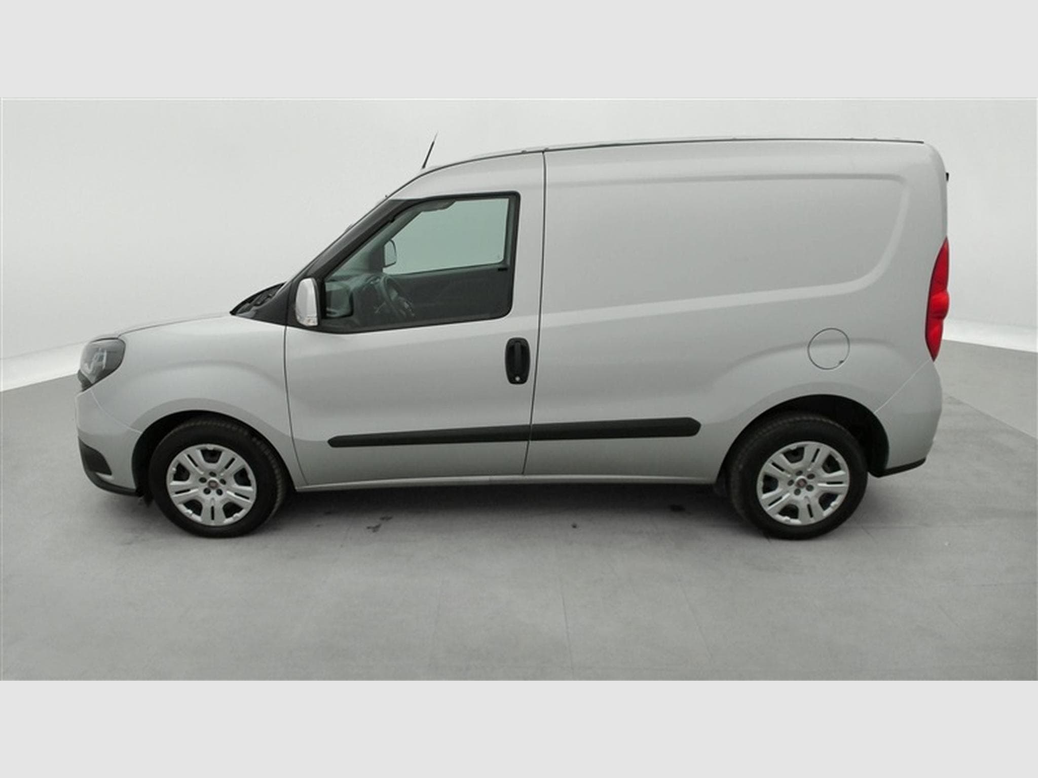 Fiat Doblo 1.6 MJET Cargo CLIM / CARPLAY (2023) - Photo 3