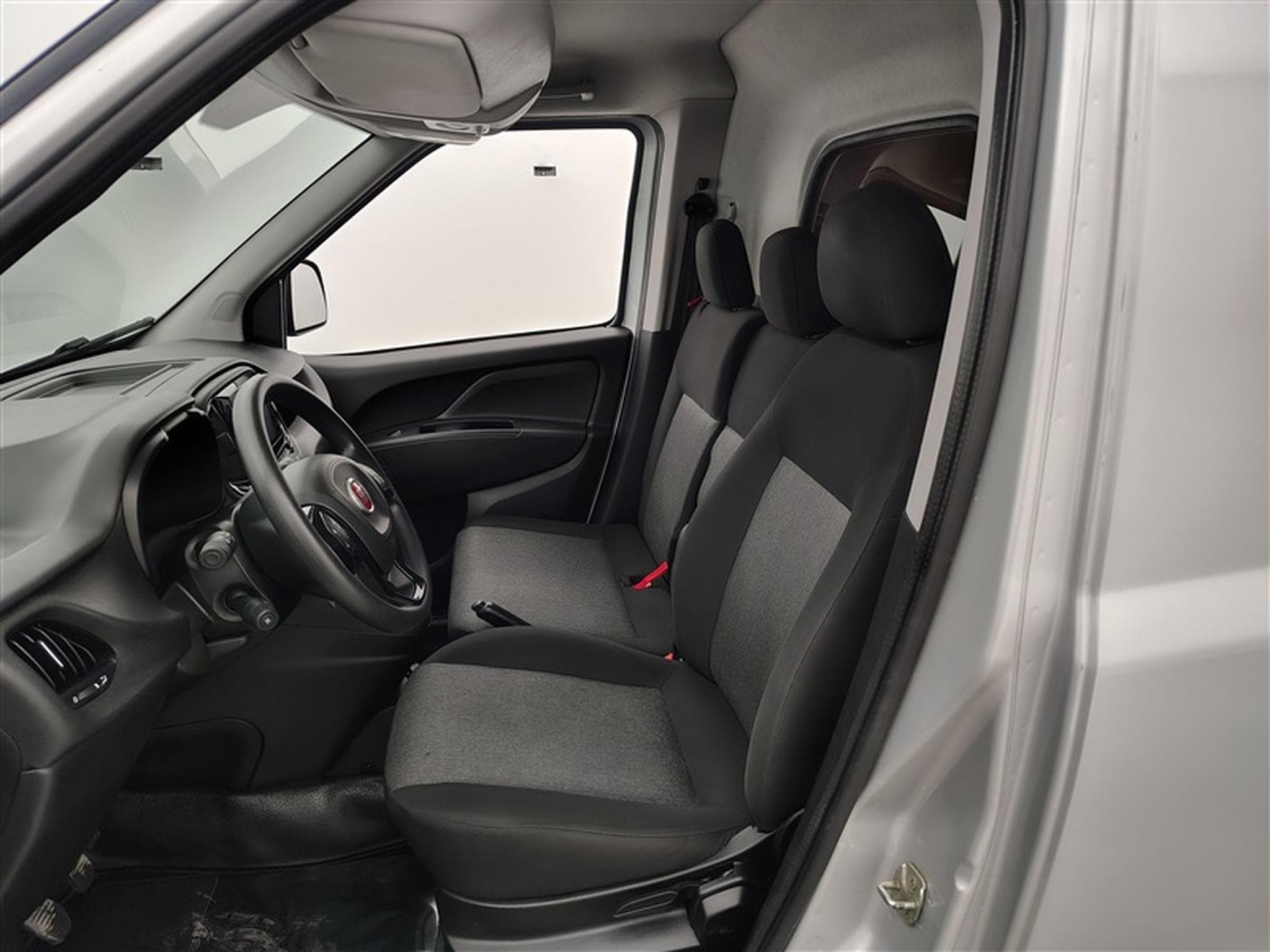 Fiat Doblo 1.6 MJET Cargo CLIM / CARPLAY (2023) - Photo 7