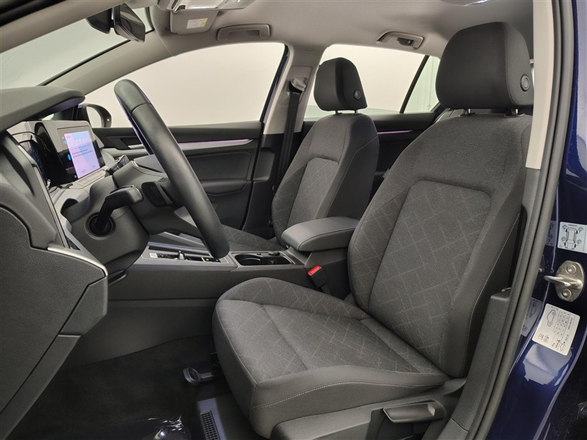 VW Golf 1.0 eTSI Life DSG NAVI / FULL LED / CARPLAY (2023) - Photo 7