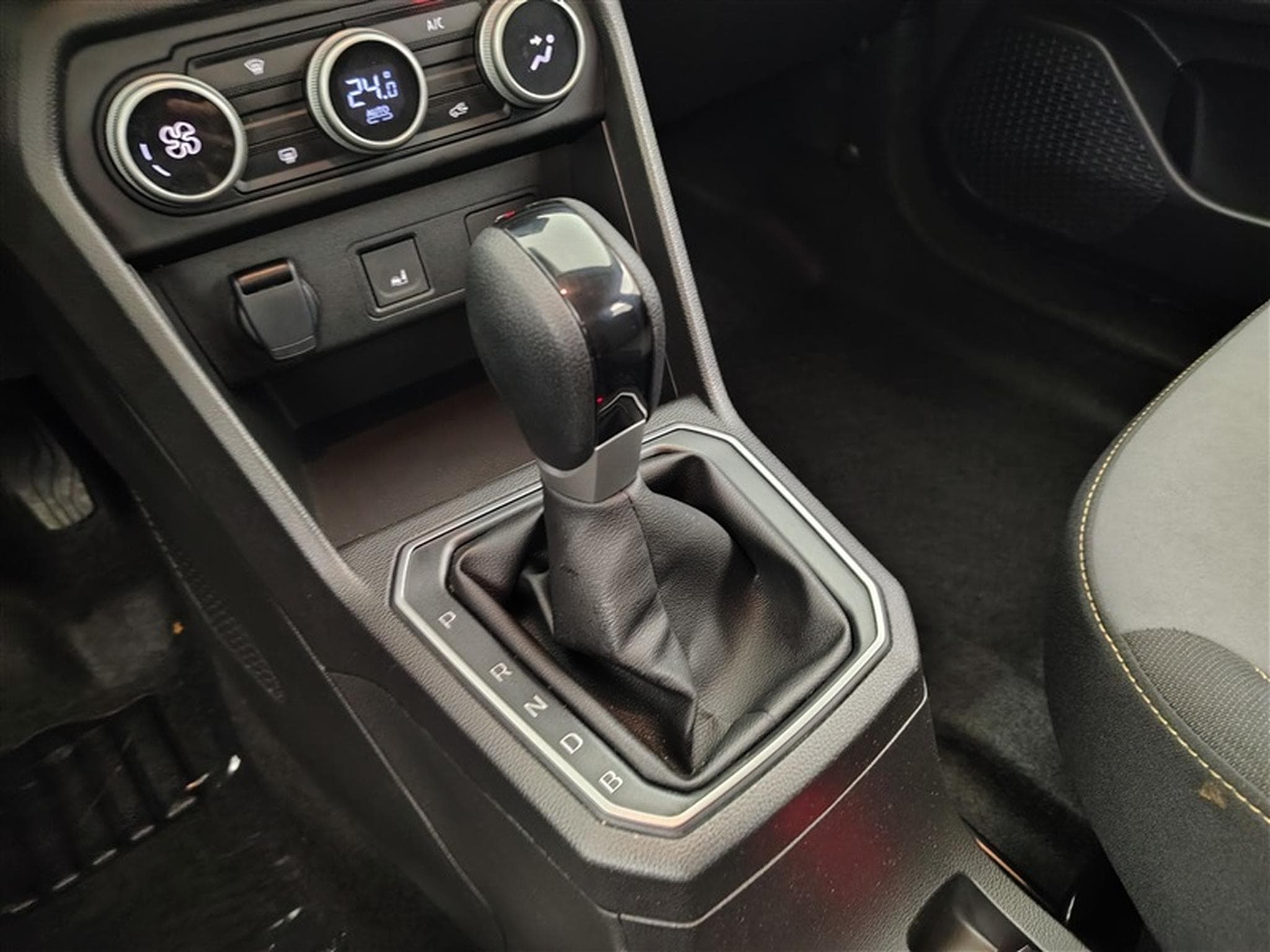 Dacia Jogger Hybrid 1.6 Extreme 7PL / NAVI / CARPLAY / CAMERA (2025) - Photo 12