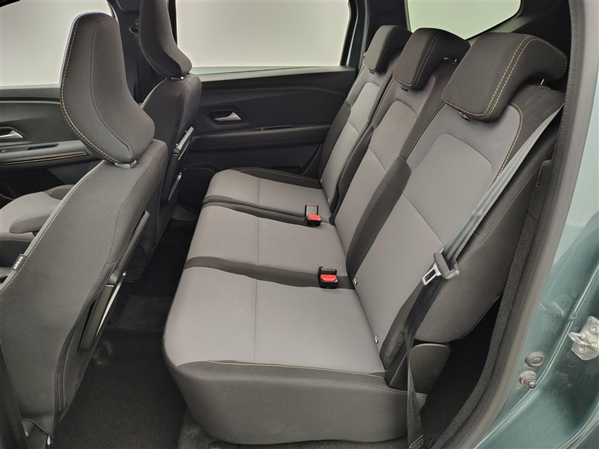 Dacia Jogger Hybrid 1.6 Extreme 7PL / NAVI / CARPLAY / CAMERA (2025) - Photo 13