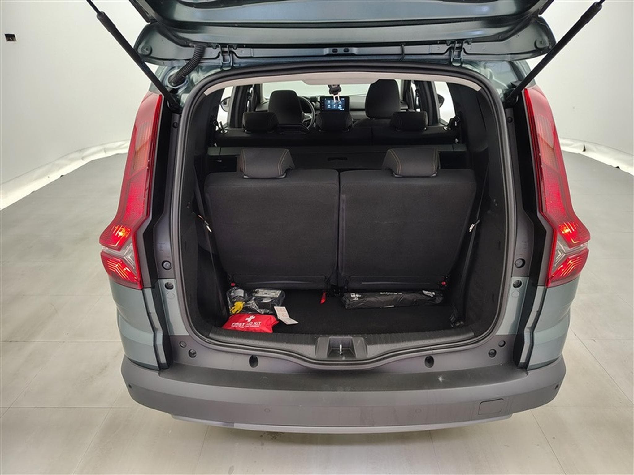 Dacia Jogger Hybrid 1.6 Extreme 7PL / NAVI / CARPLAY / CAMERA (2025) - Photo 14