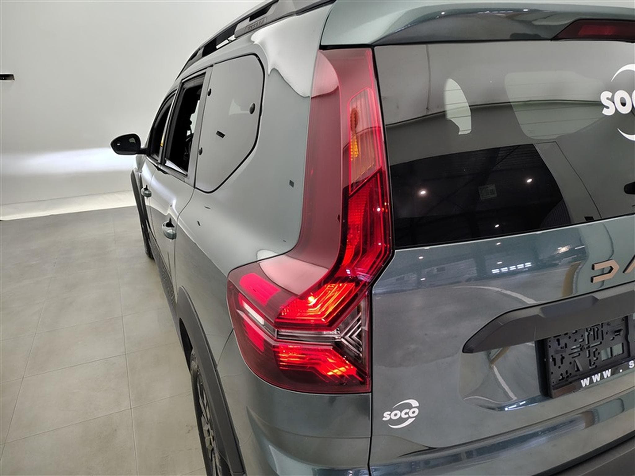 Dacia Jogger Hybrid 1.6 Extreme 7PL / NAVI / CARPLAY / CAMERA (2025) - Photo 16