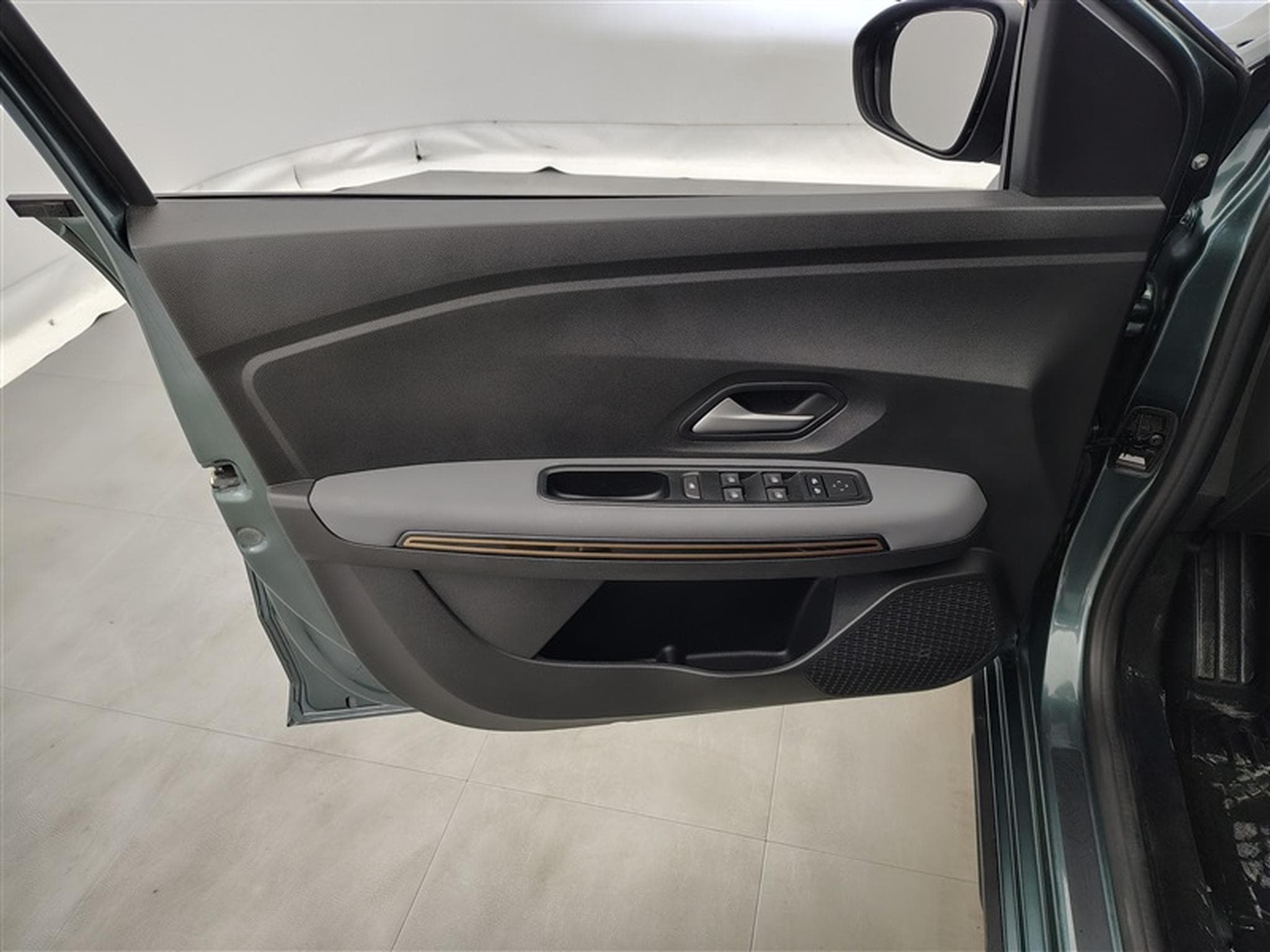 Dacia Jogger Hybrid 1.6 Extreme 7PL / NAVI / CARPLAY / CAMERA (2025) - Photo 17