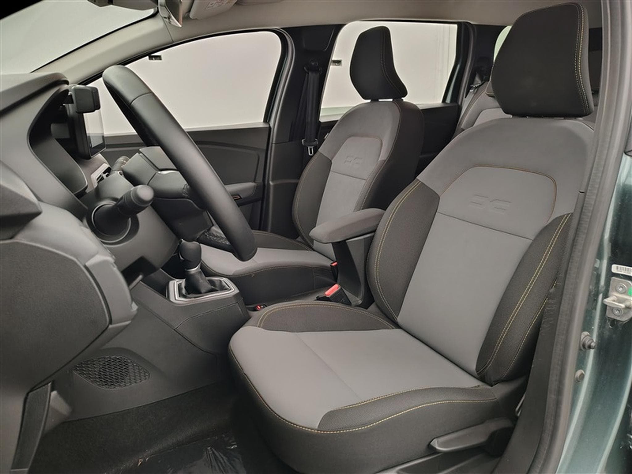 Dacia Jogger Hybrid 1.6 Extreme 7PL / NAVI / CARPLAY / CAMERA (2025) - Photo 7