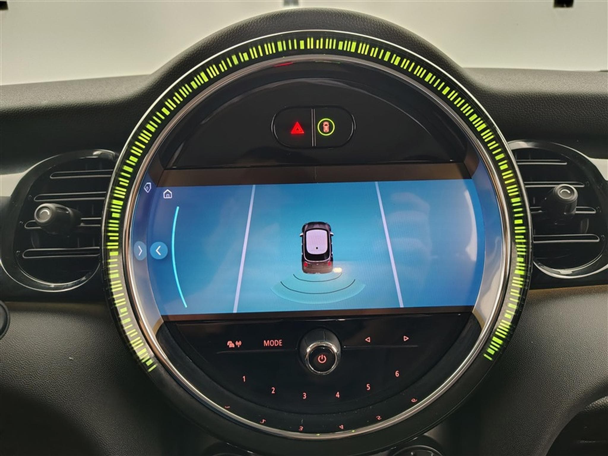 MINI Cooper 1.5A Cooper AUTO/NAVI/FULL LED/JA/PDC (2023) - Photo 18