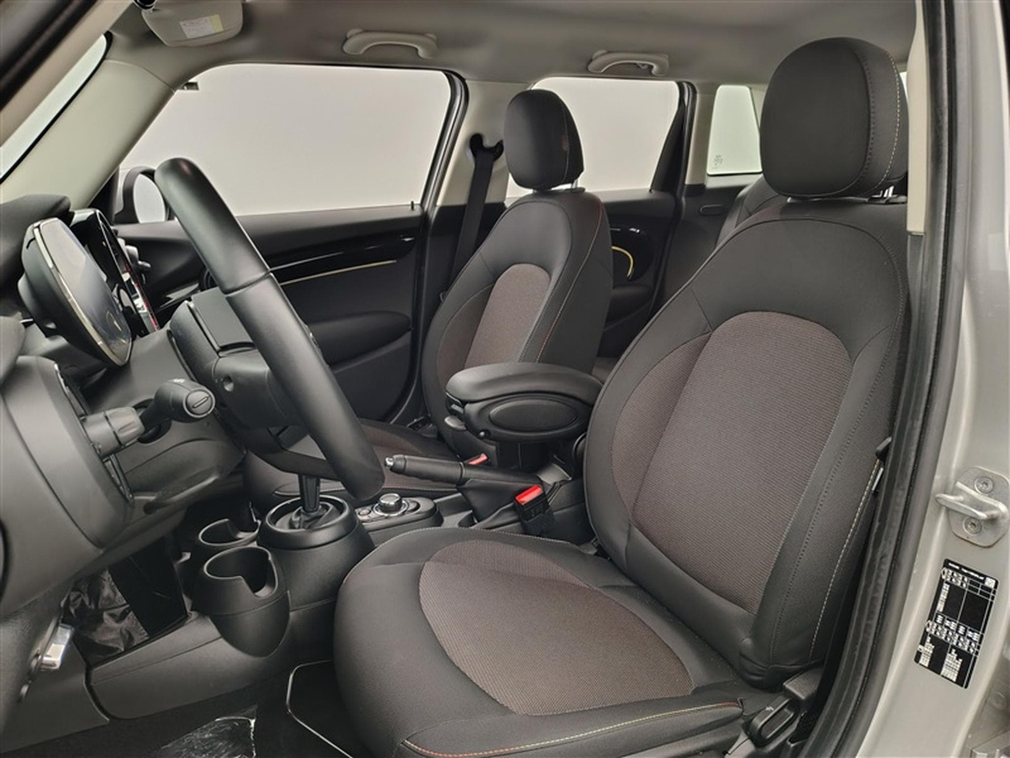 MINI Cooper 1.5A Cooper AUTO/NAVI/FULL LED/JA/PDC (2023) - Photo 7