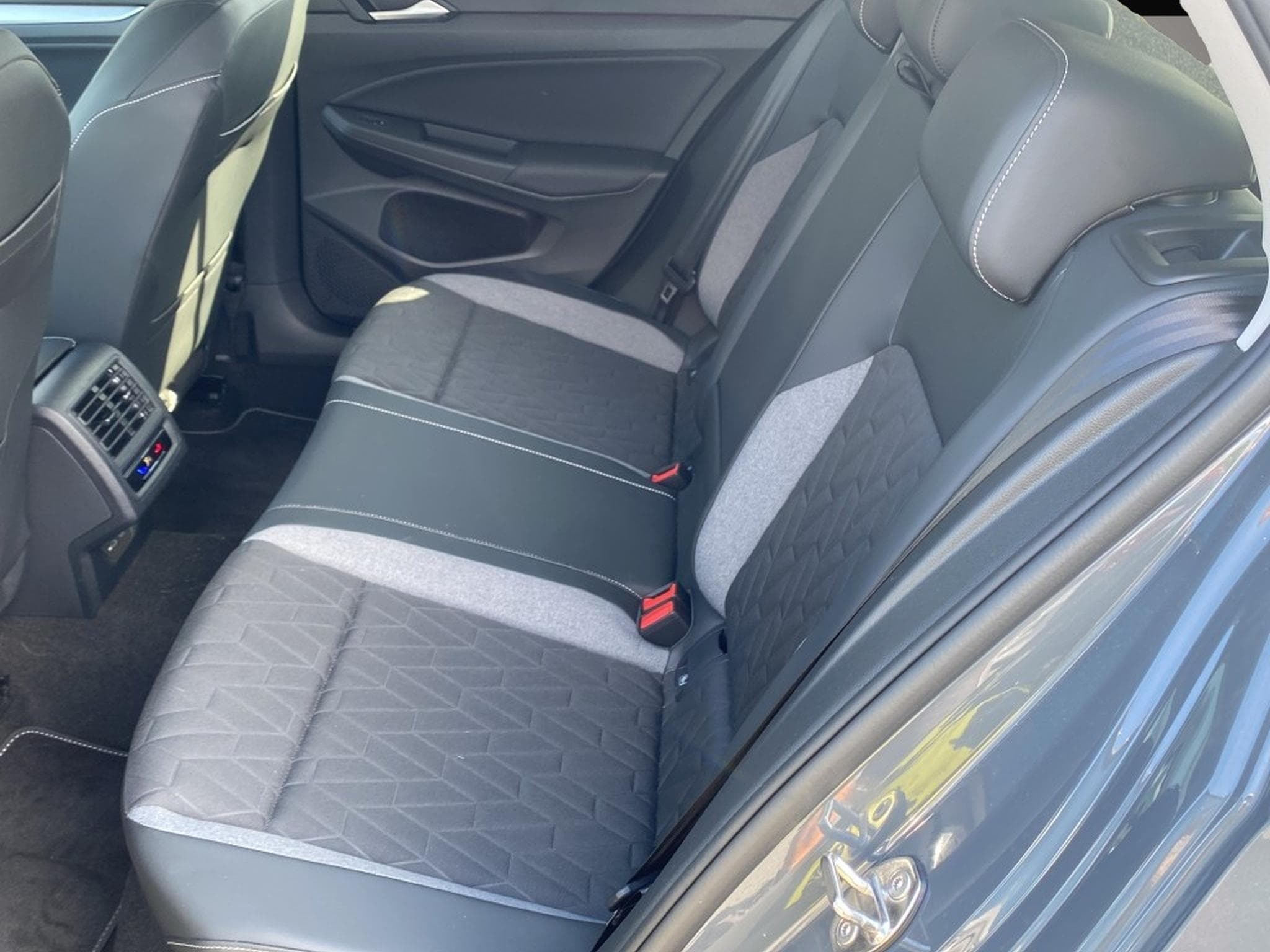 VW Golf (2025) - Photo 6