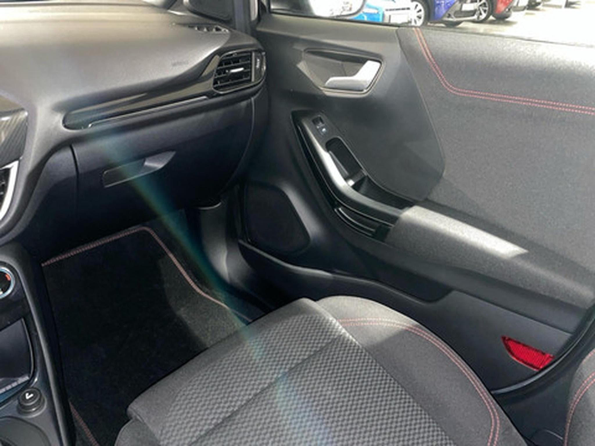 Ford Puma 1.0i Ecoboost mHEV 114kW Aut. ST-Line V (2023) - Photo 9