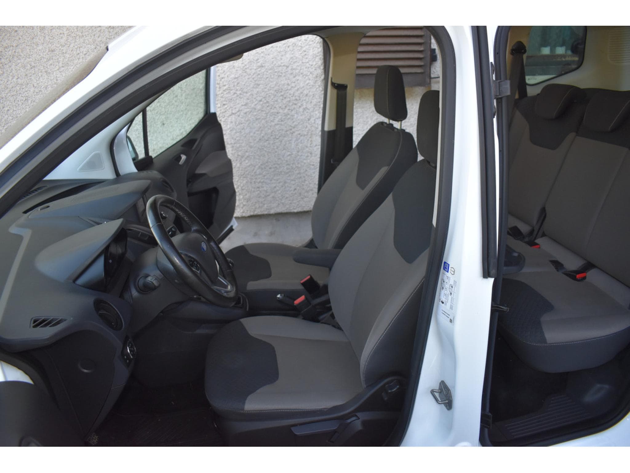 Ford Tourneo Trend 1,5 Duratorq TDCi 5 places Airco (2021) - Photo 10