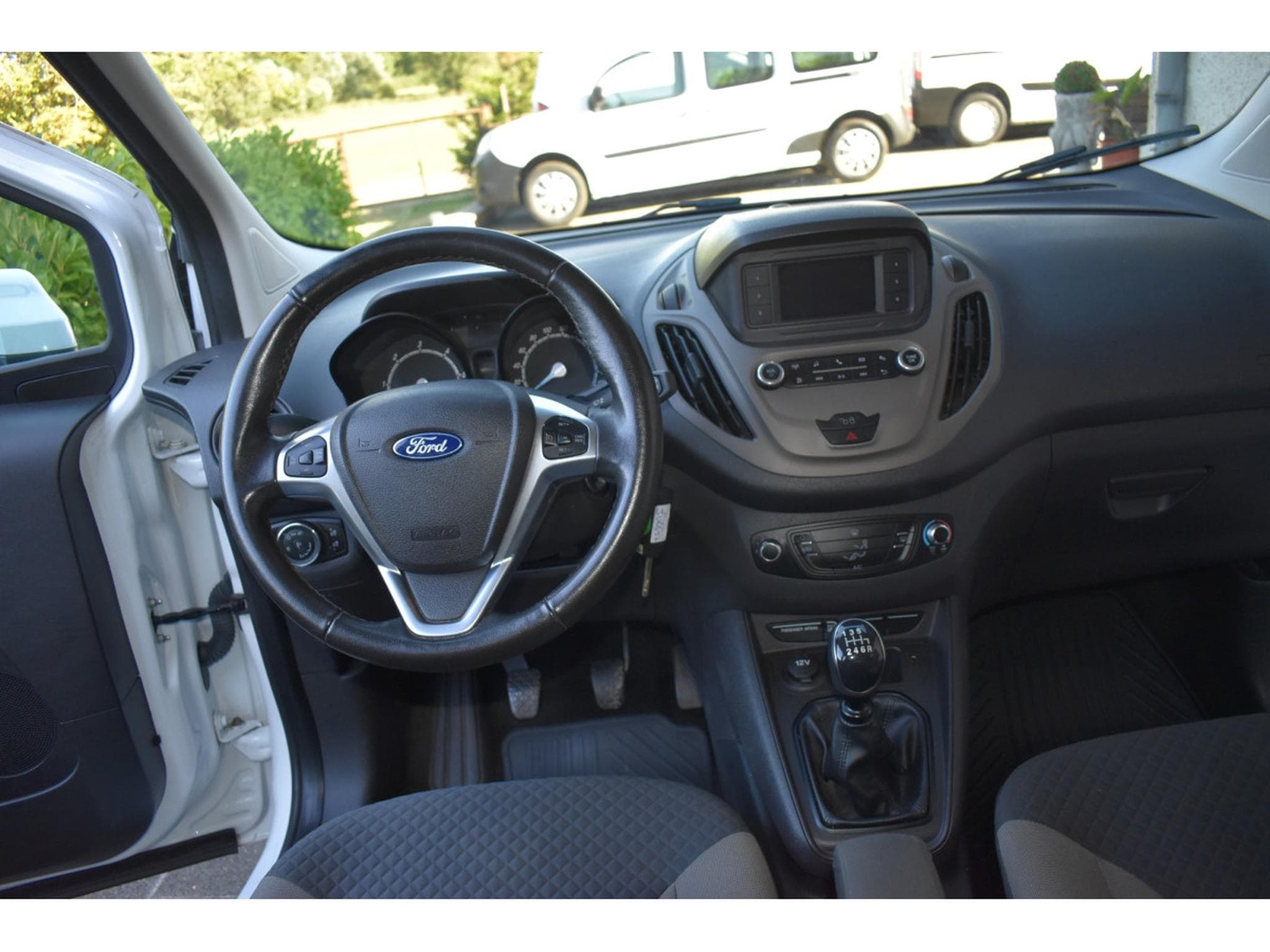 Ford Tourneo Trend 1,5 Duratorq TDCi 5 places Airco (2021) - Photo 11