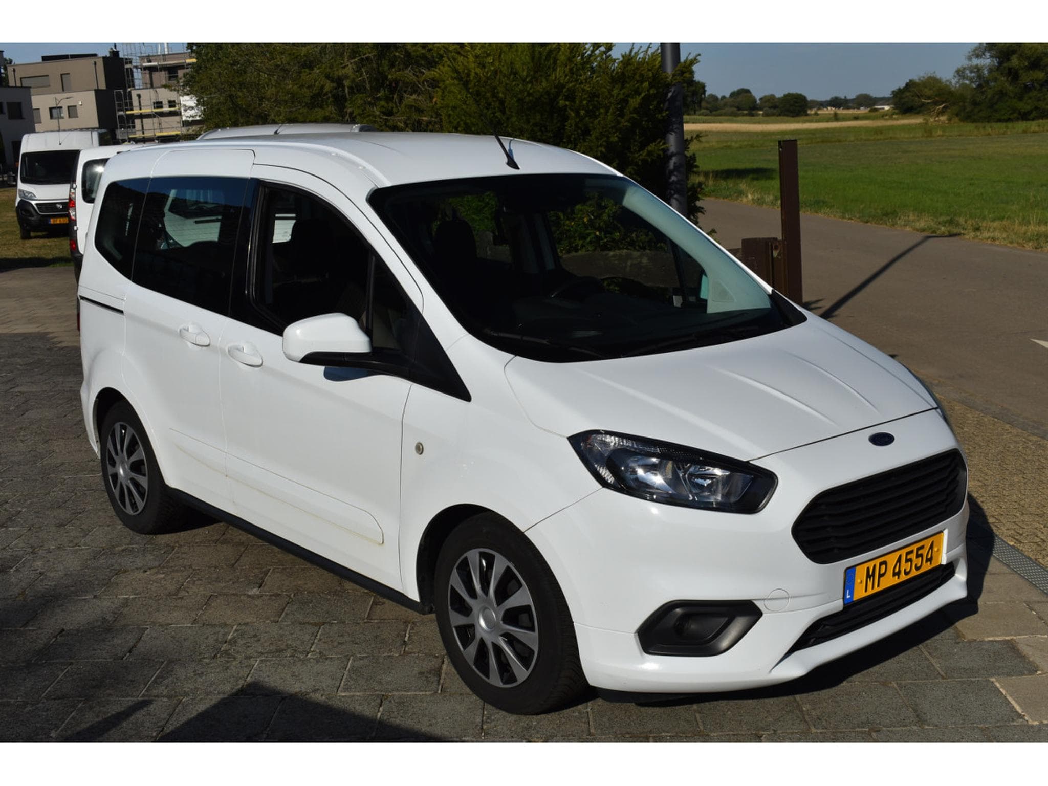 Ford Tourneo Trend 1,5 Duratorq TDCi 5 places Airco (2021) - Photo 3