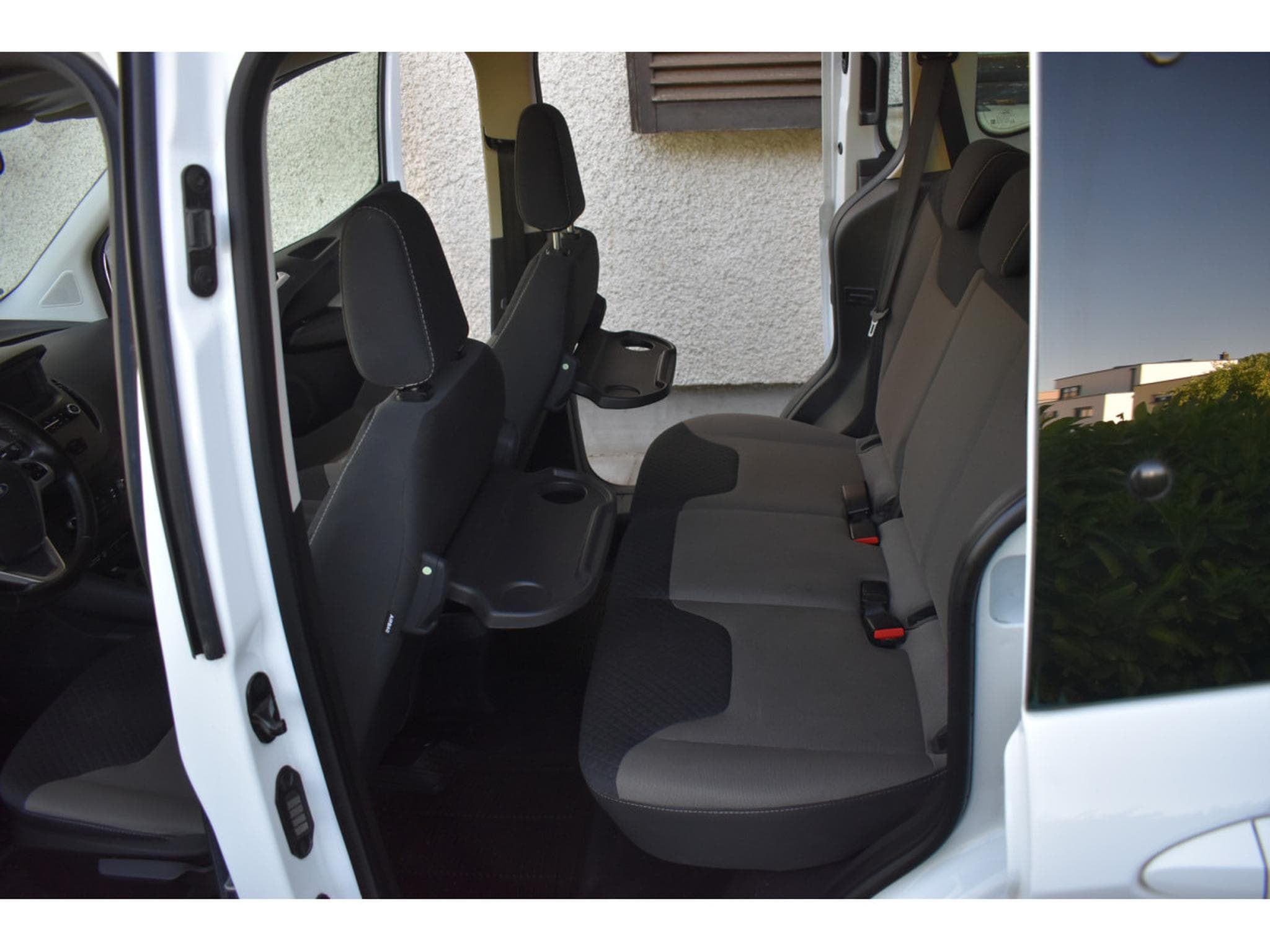 Ford Tourneo Trend 1,5 Duratorq TDCi 5 places Airco (2021) - Photo 9