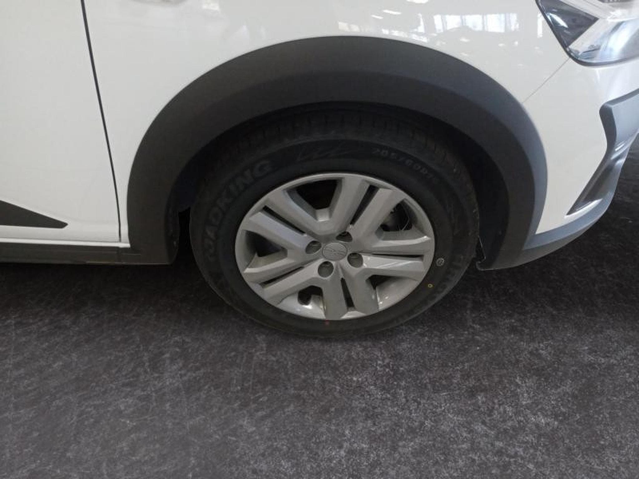 Dacia Sandero 1.0 Tce Expression Stepway CVT (2024) - Foto 8