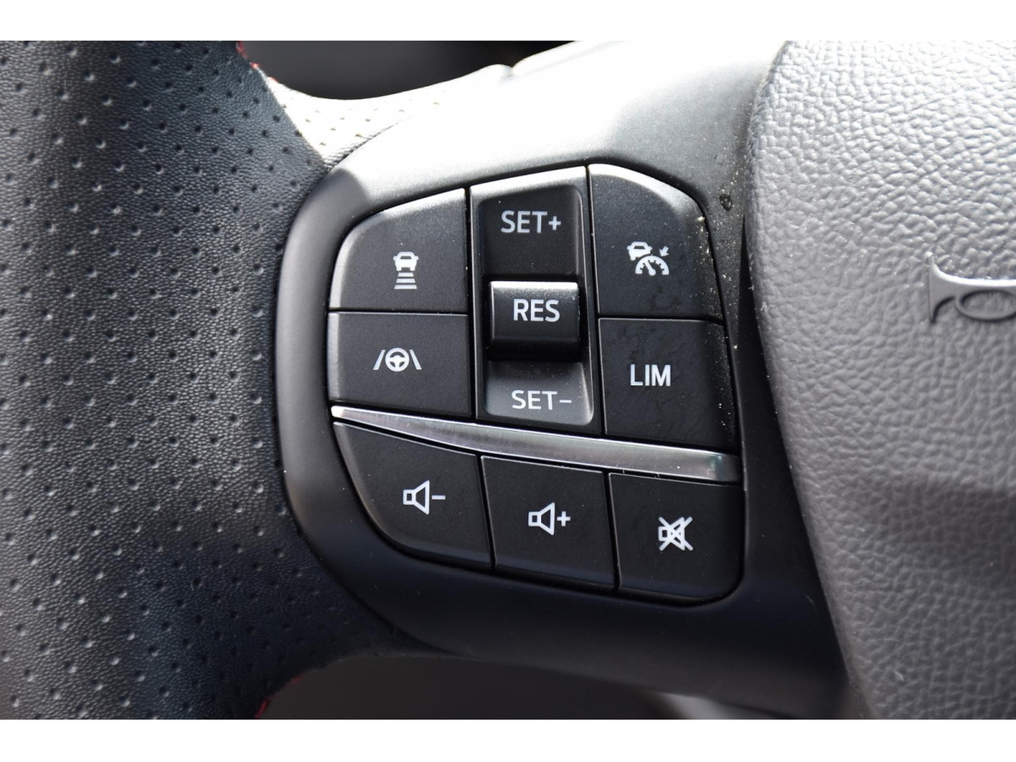Ford Focus 1.0 EcoBoost ST-Line X MHEV Auto. PANO ACC BLIS CAM 1° MAIN (2024) - Foto 23
