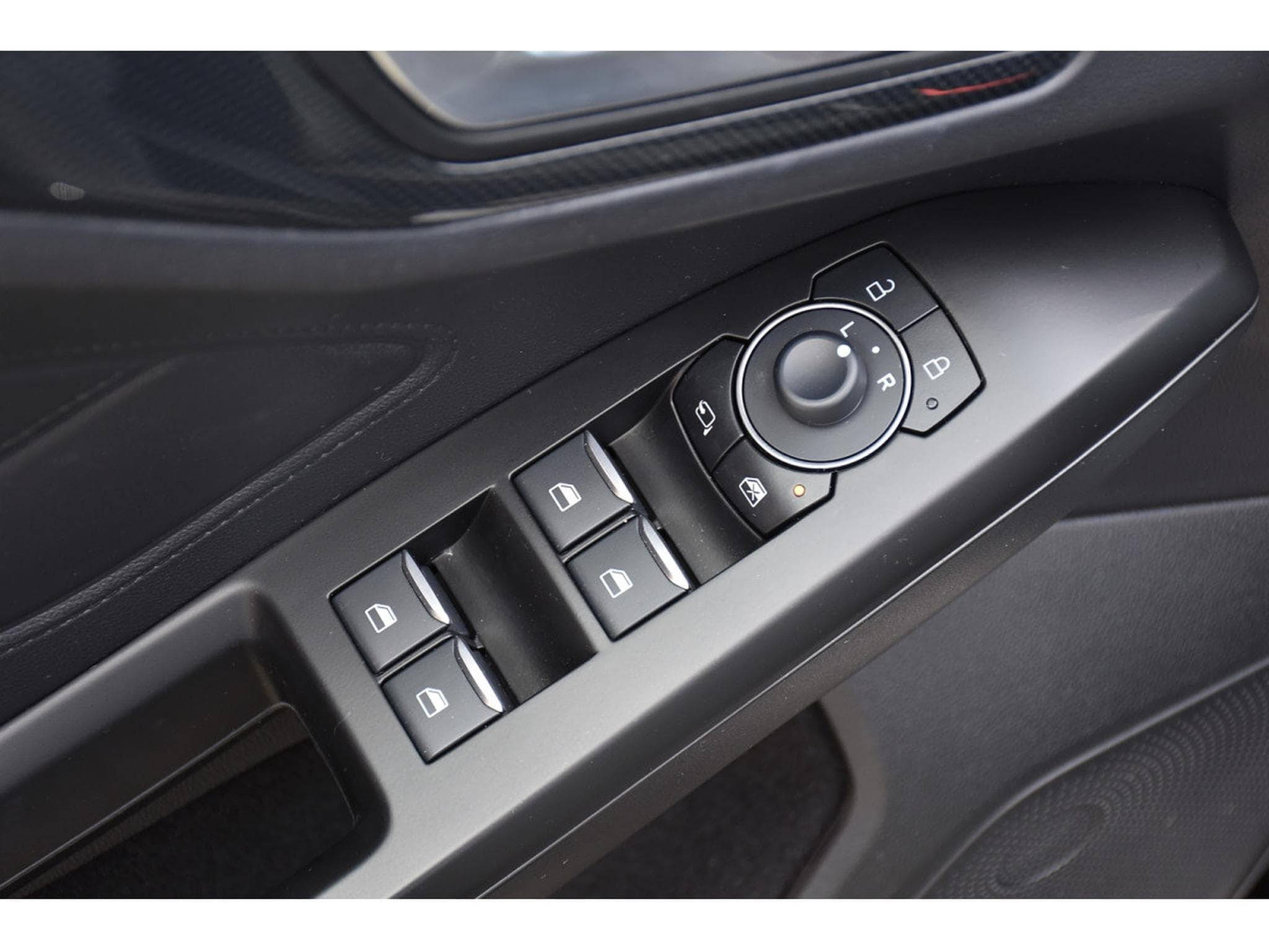 Ford Focus 1.0 EcoBoost ST-Line X MHEV Auto. PANO ACC BLIS CAM 1° MAIN (2024) - Foto 24