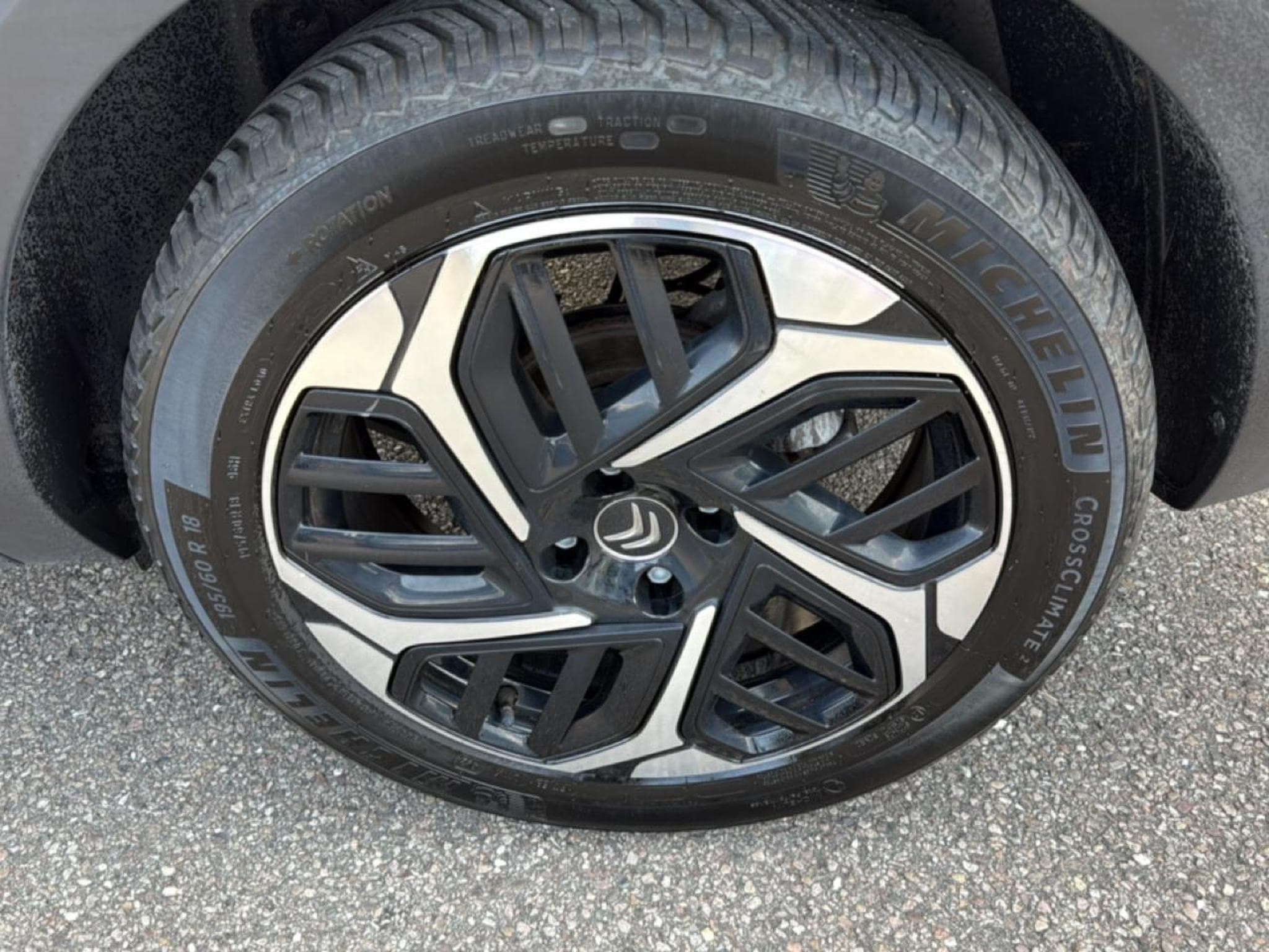 Citroen C4 BLUEHDI 130 SHINE EAT8 (2022) - Photo 10