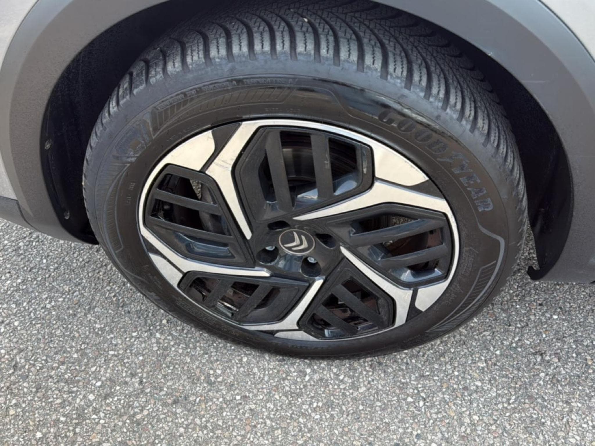 Citroen C4 BLUEHDI 130 SHINE EAT8 (2022) - Photo 9
