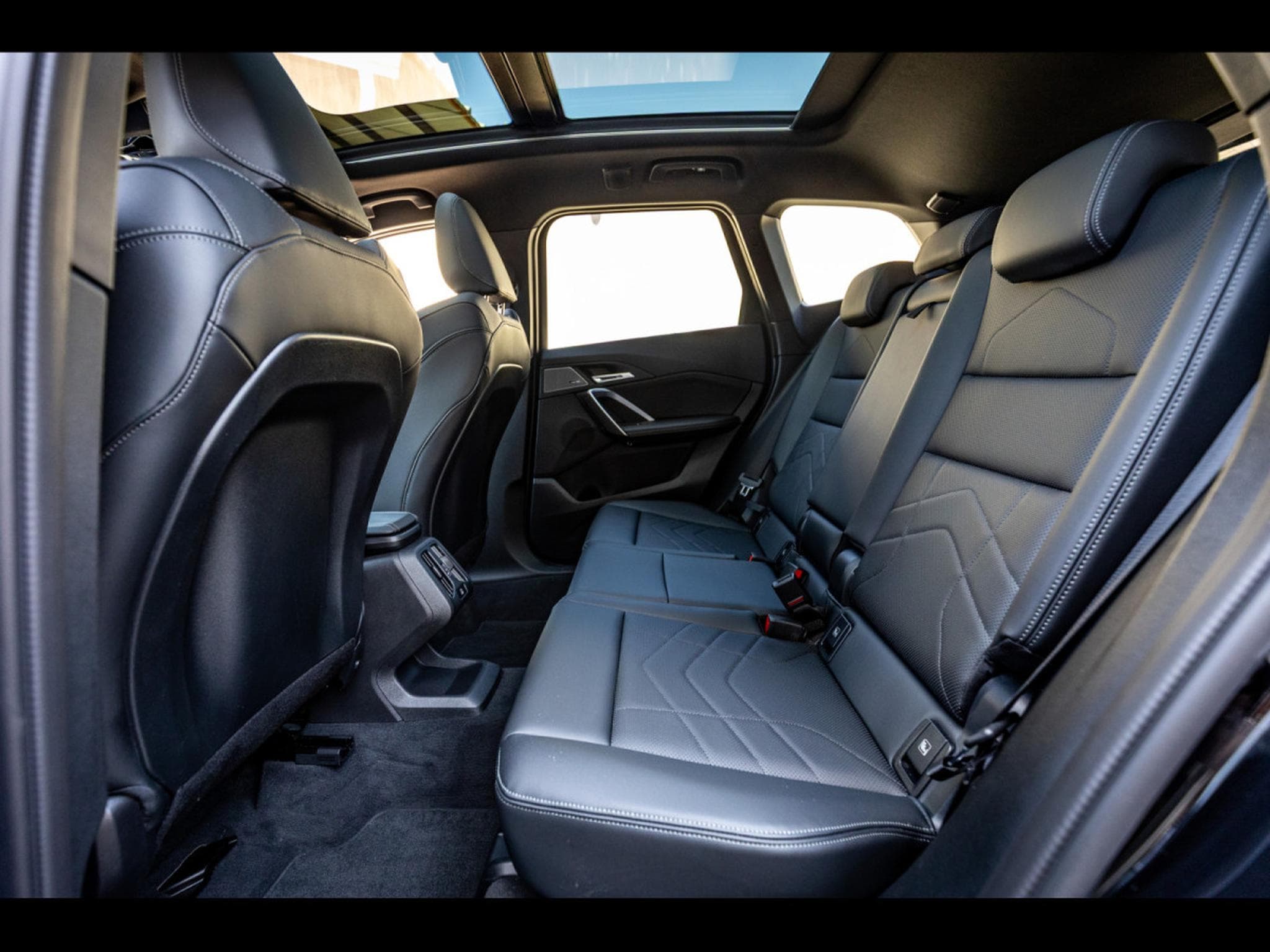 BMW X1 XDRIVE23D M SPORT - BLACK SAPPHIRE METALLIC (2025) - Photo 15