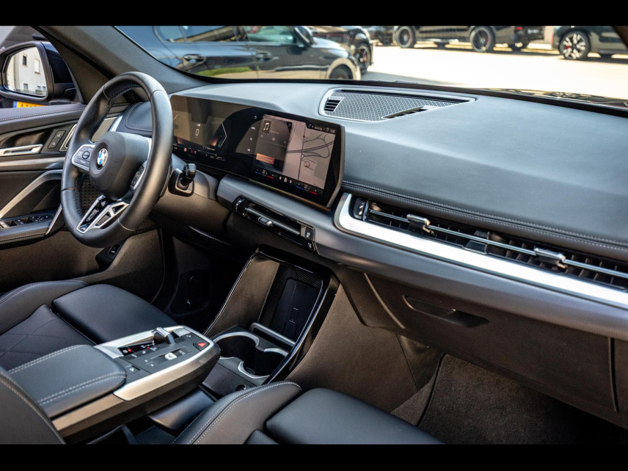 BMW X1 XDRIVE23D M SPORT - BLACK SAPPHIRE METALLIC (2025) - Photo 18