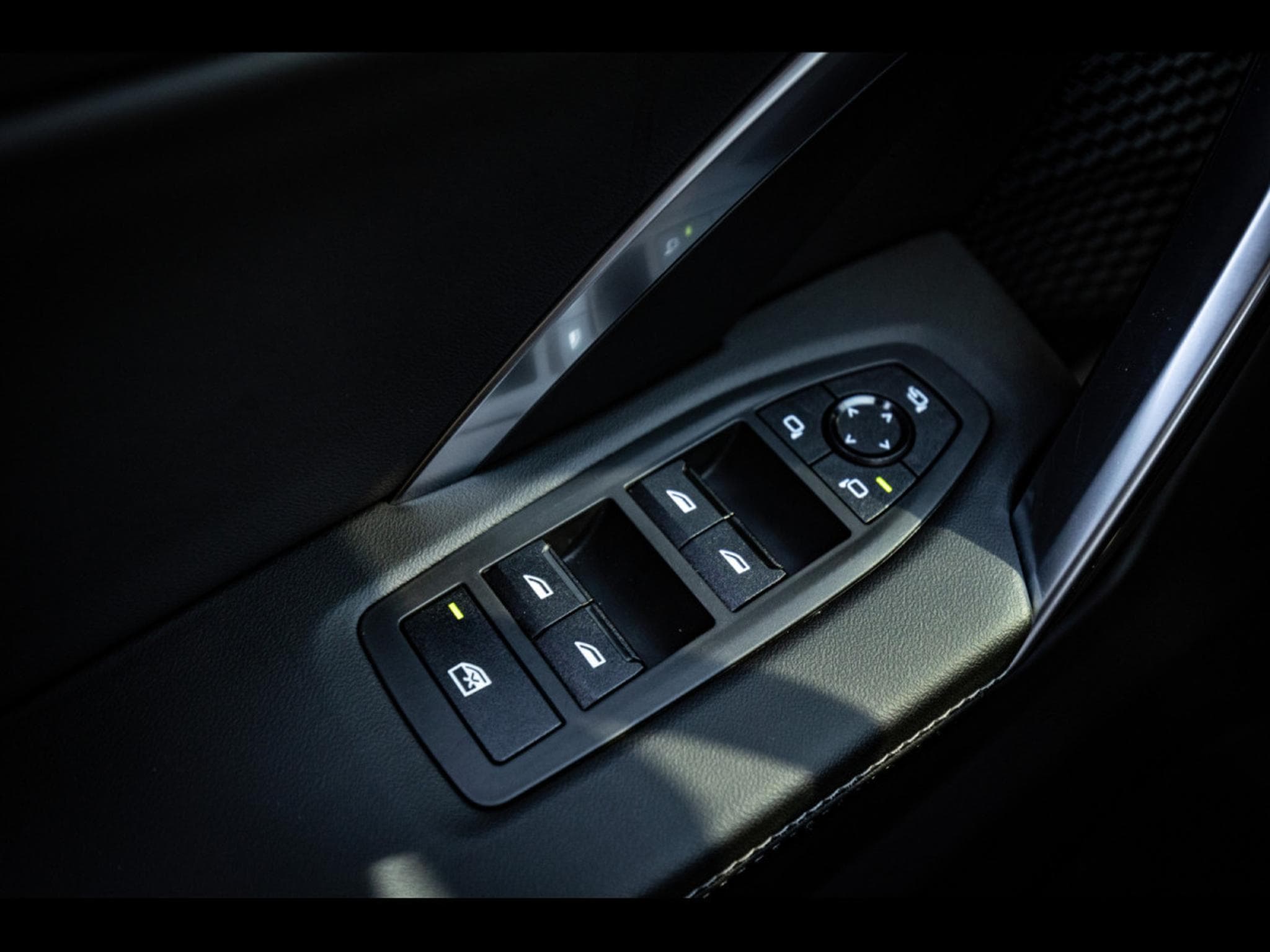BMW X1 XDRIVE23D M SPORT - BLACK SAPPHIRE METALLIC (2025) - Photo 21
